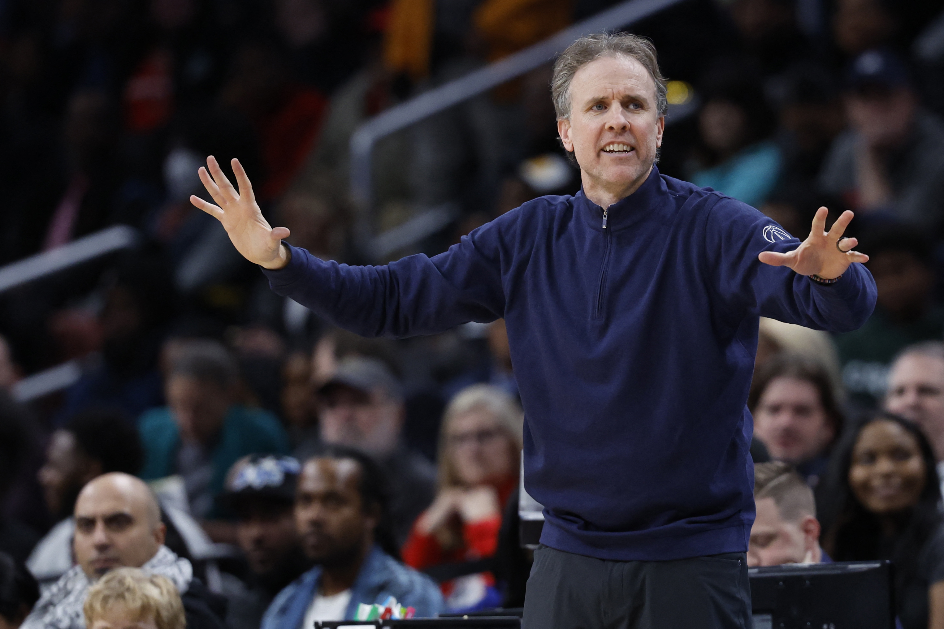 deandre ayton basketball shoes