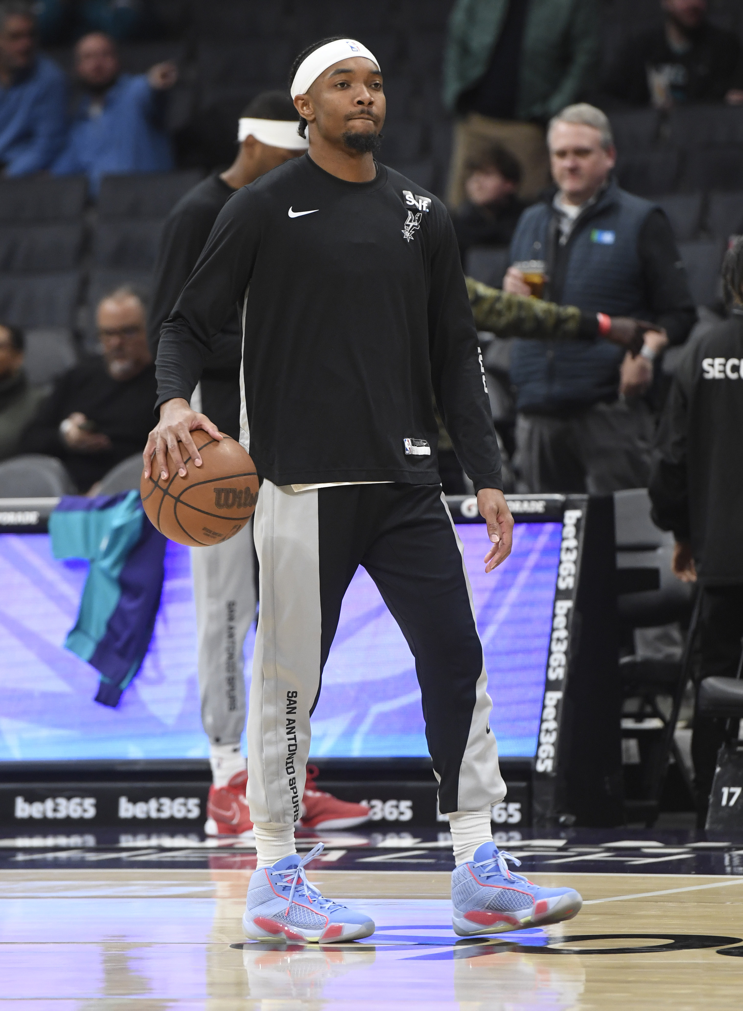 LaMelo Ball, Hornets Fend Off Spurs To Halt 6-game Skid | Reuters