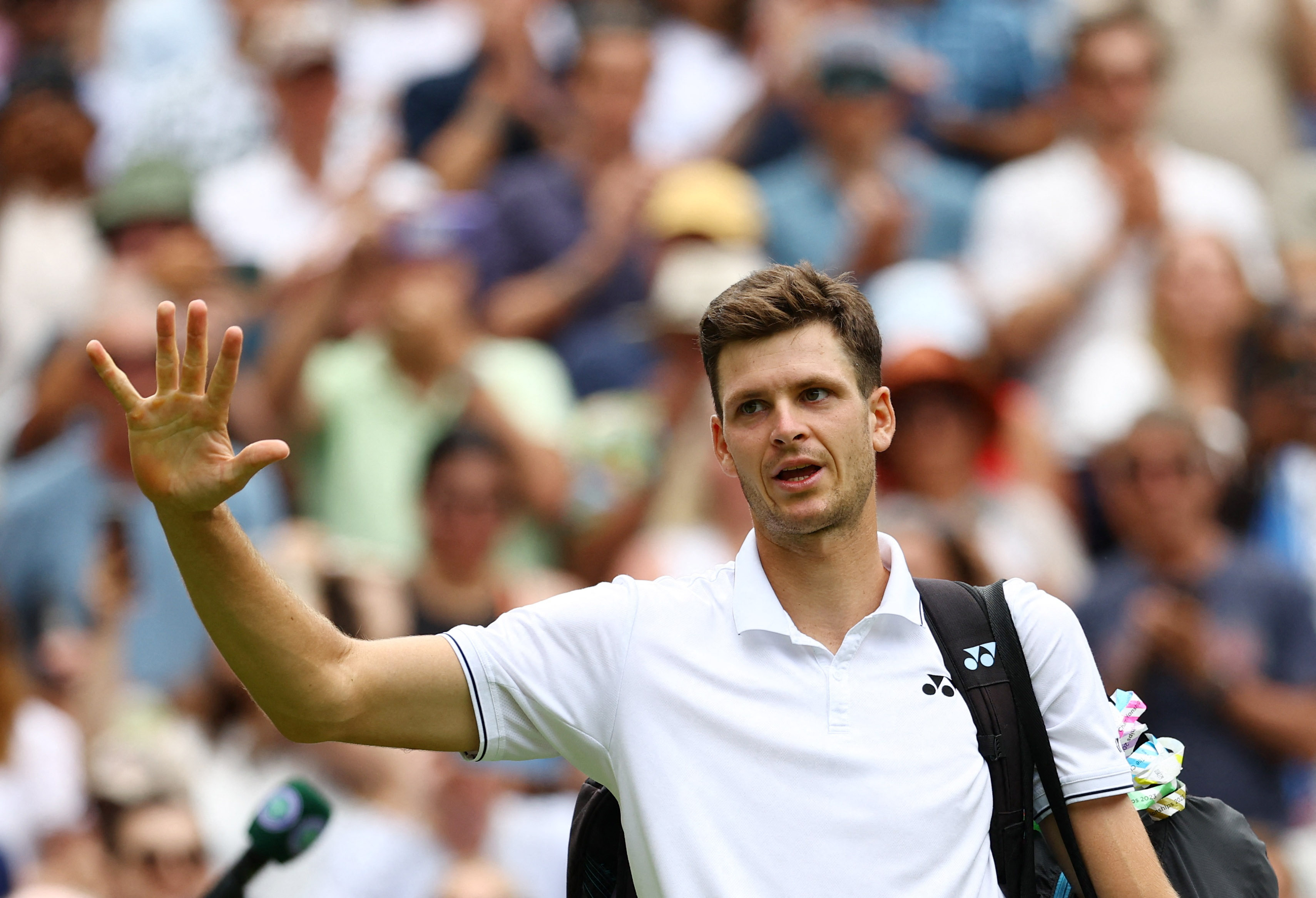 Jogo entre Djokovic e Hurkacz em Wimbledon é suspenso neste domingo; saiba  mais