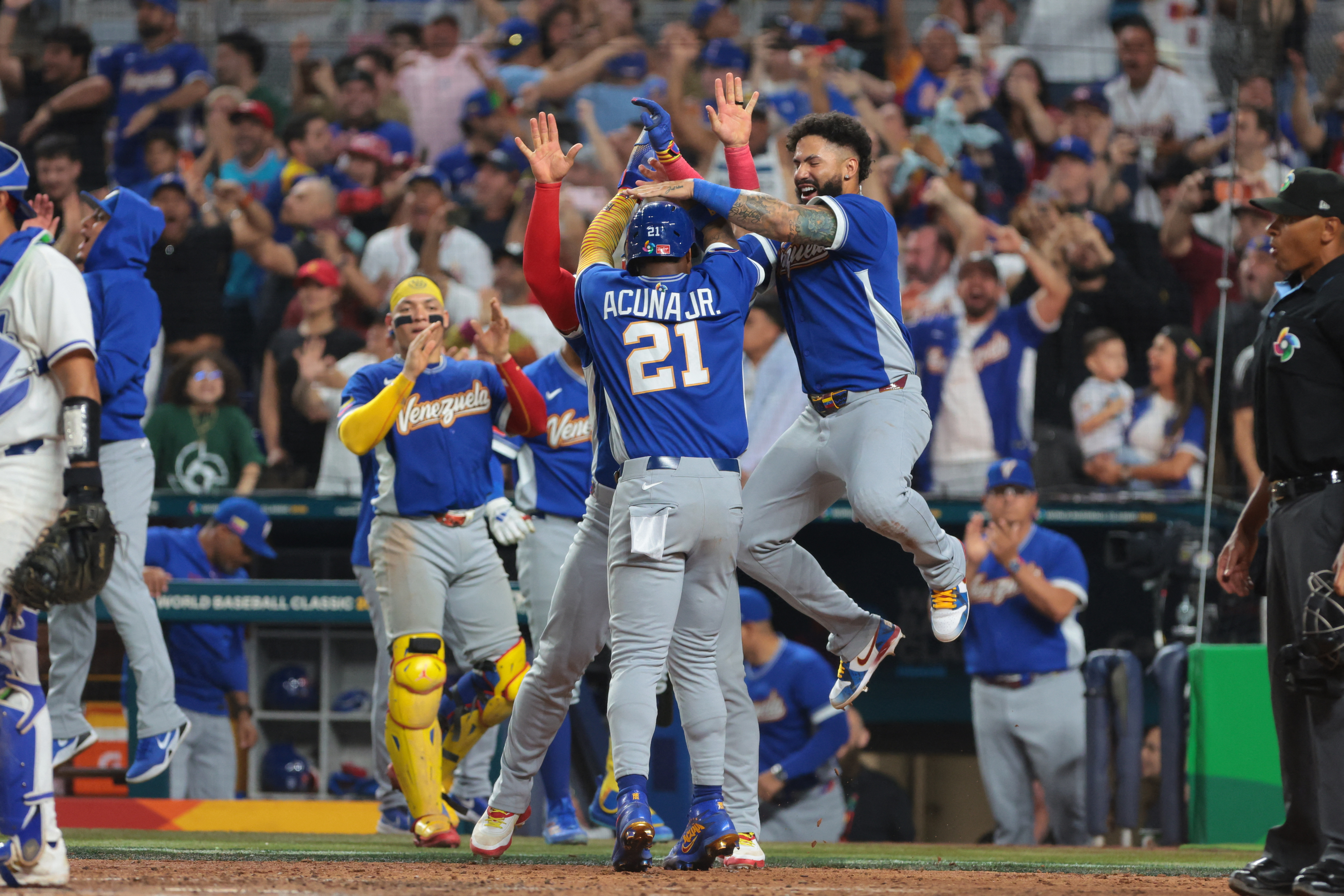 WBC＝ベネズエラが初の決勝進出、終盤の集中打でイタリアに逆転勝ち 