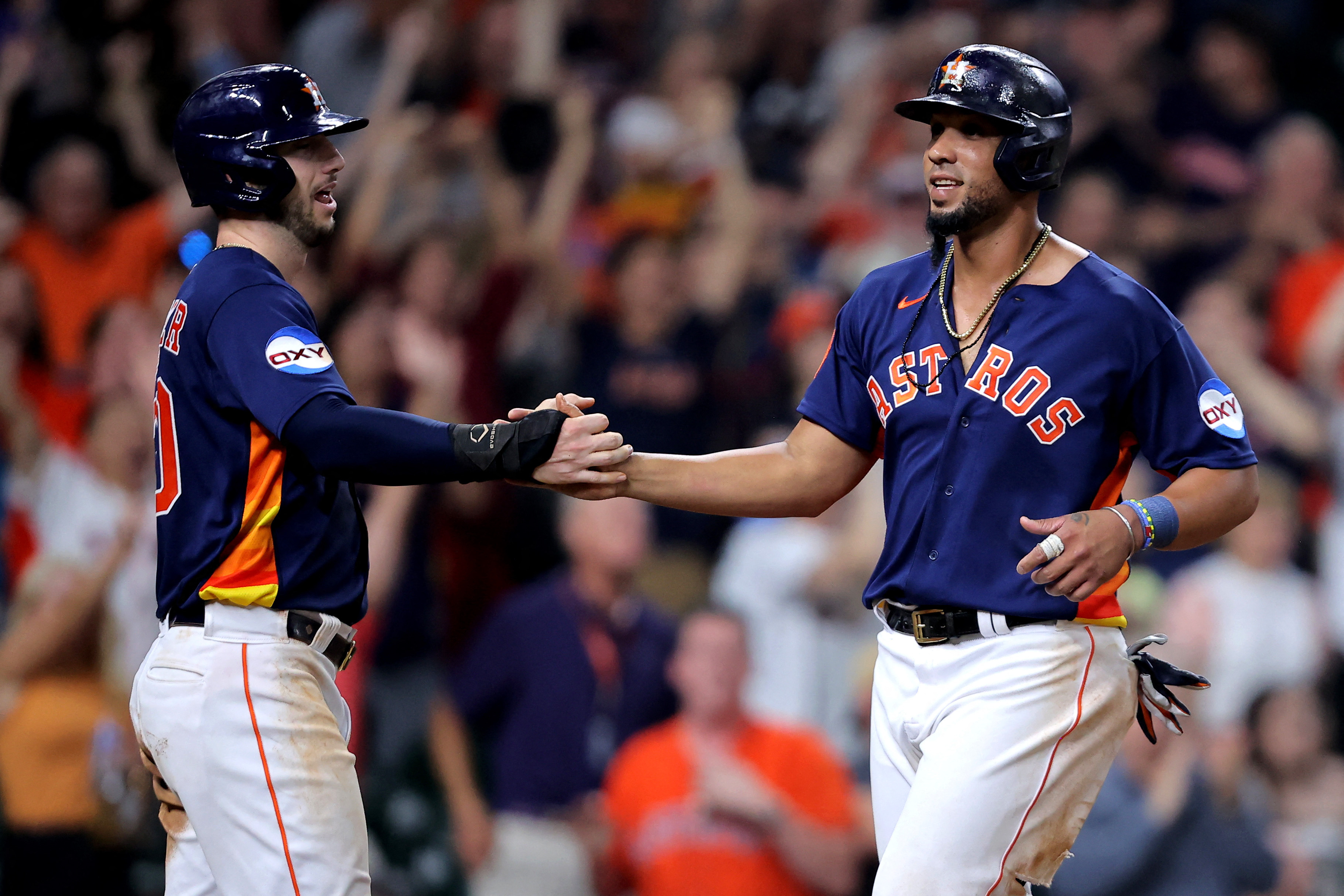 Jose Abreu scores winner on error to cap big night