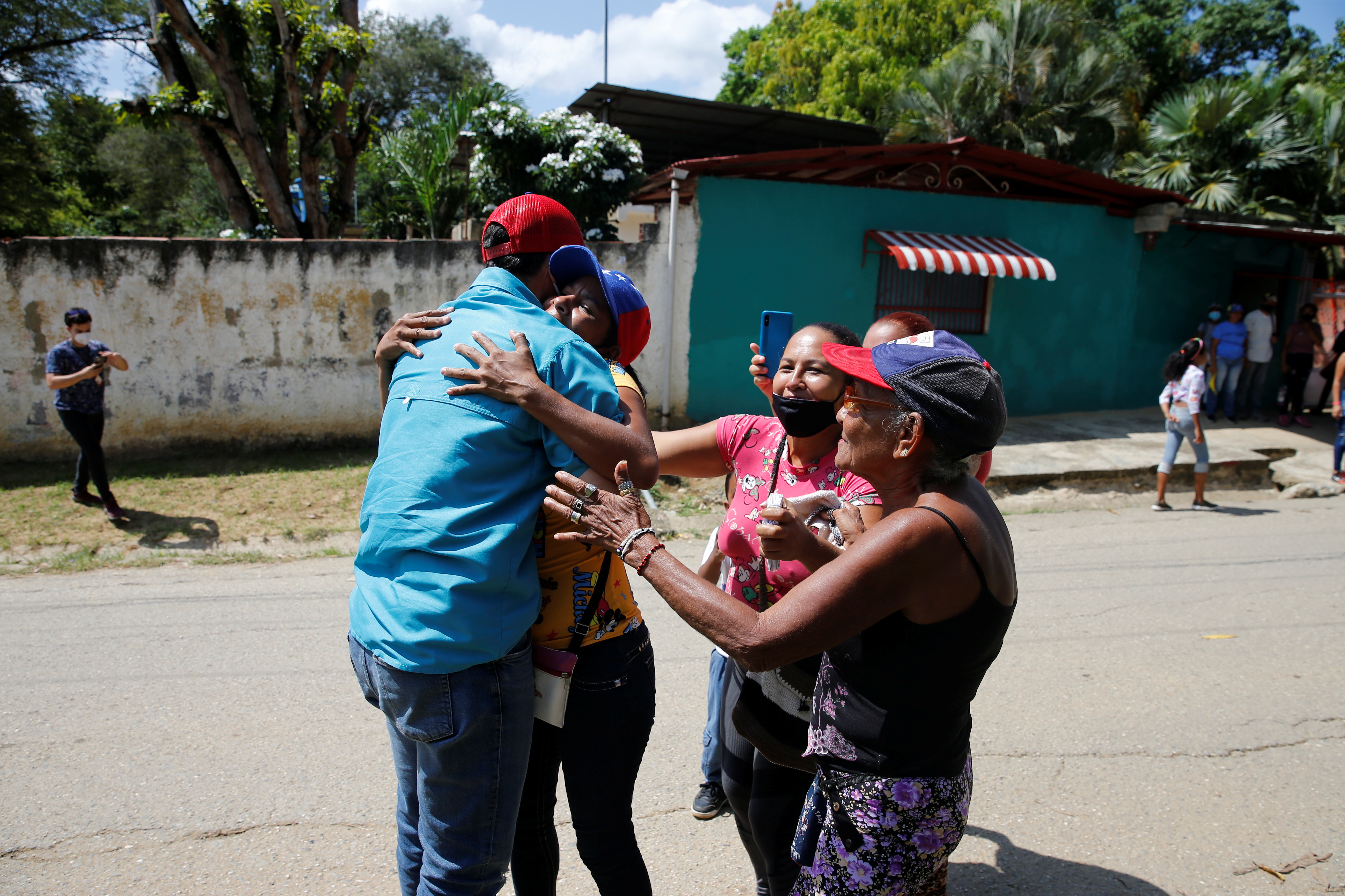 Opposition leader Henrique Capriles hugs his supporters during door-to-door campaigning ahead of the country's regional elections, in Yare, Venezuela October 29, 2021.  REUTERS/Leonardo Fernandez Viloria