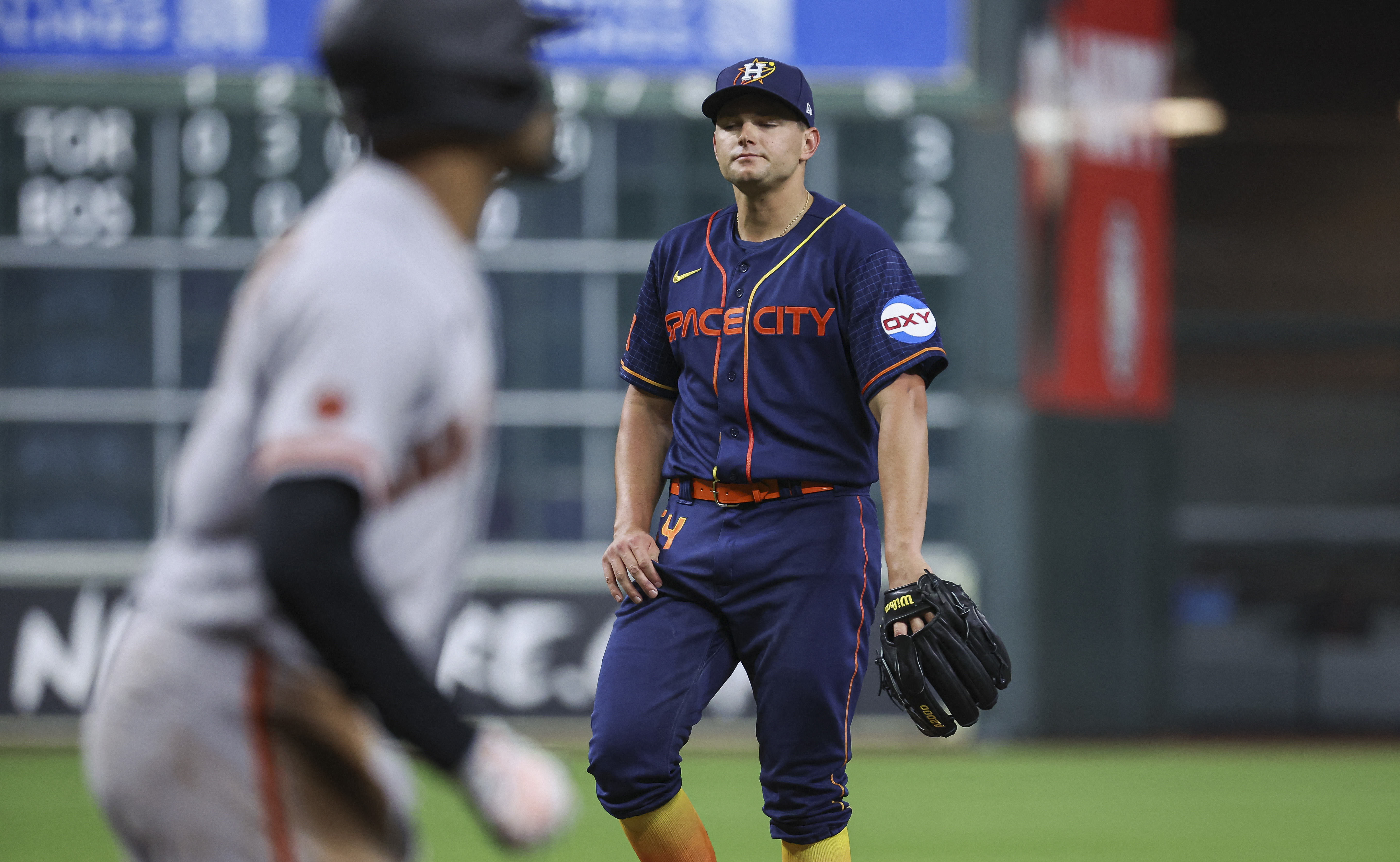 Luis Garcia exits early, but Astros still handle Giants