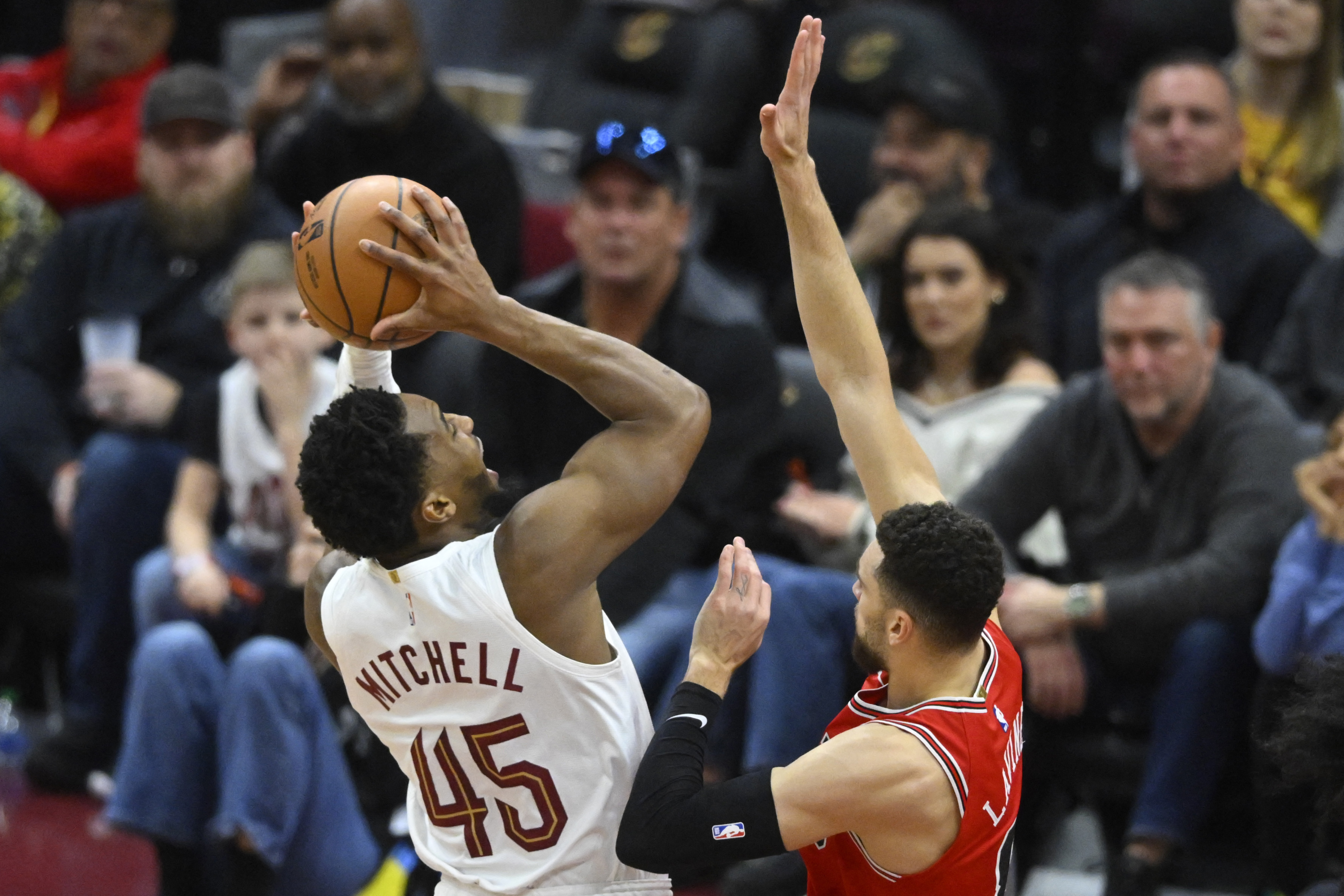 Donovan Mitchell, Cavs Beat Bulls For Fifth Straight Win | Reuters