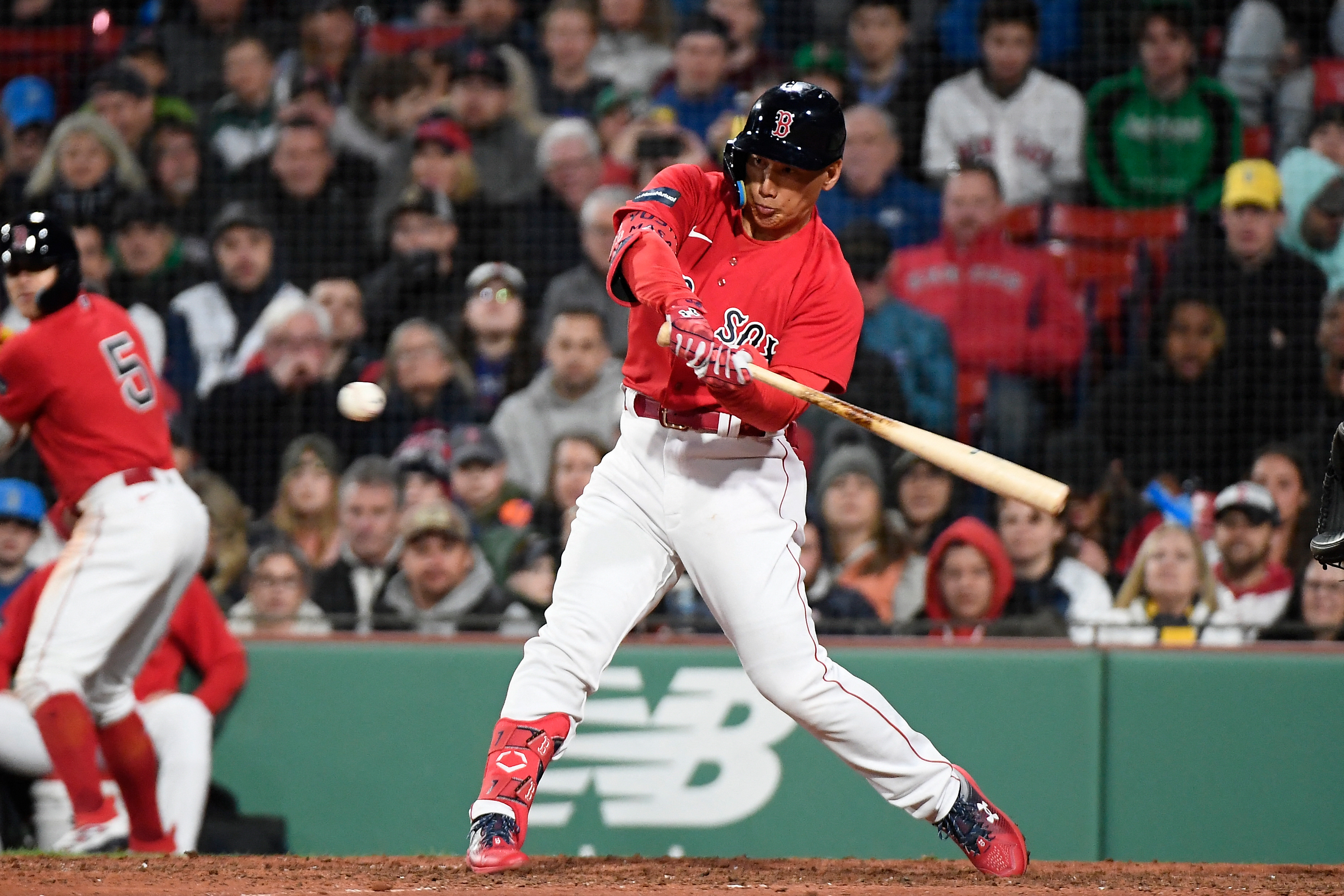 Red Sox score three in 10th inning to overtake Twins