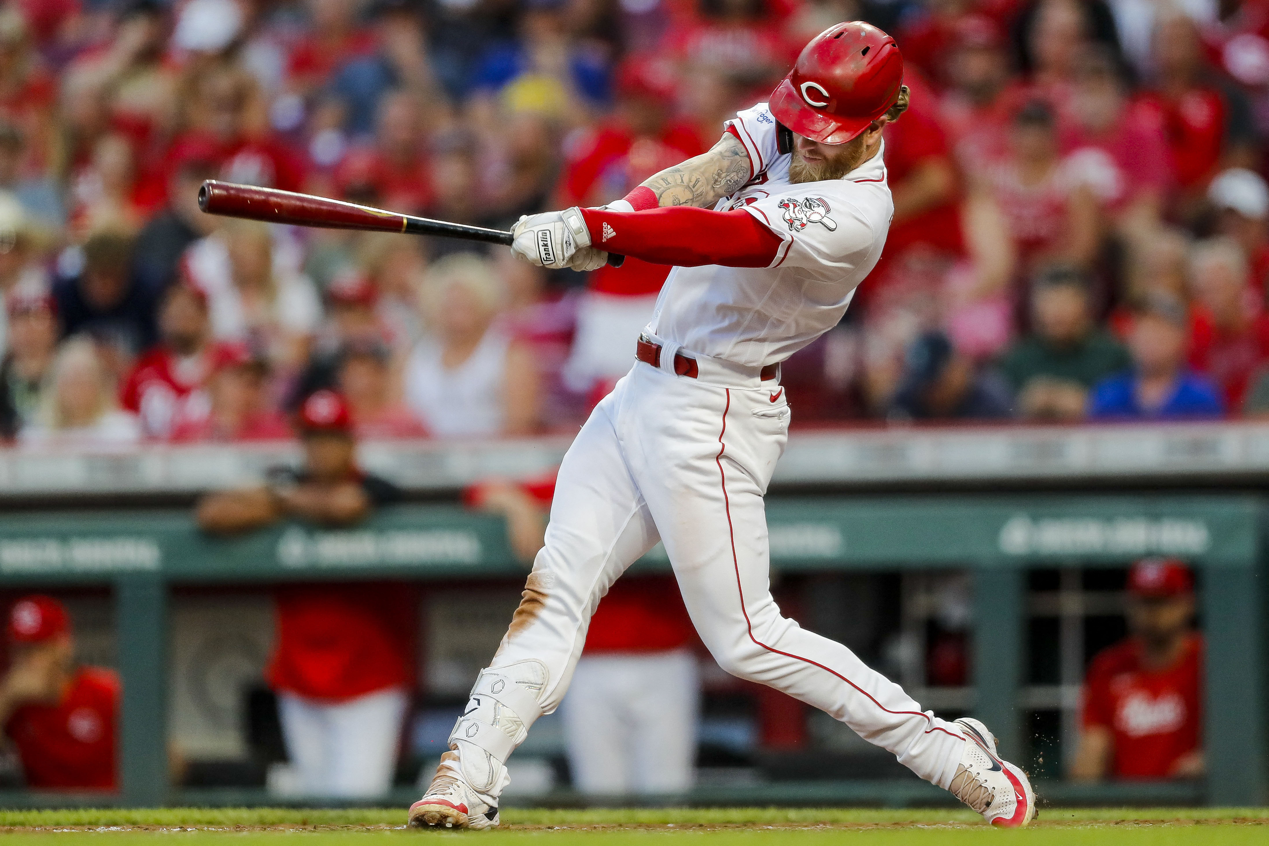 Nick Martini fuels Reds' late rally past Mariners