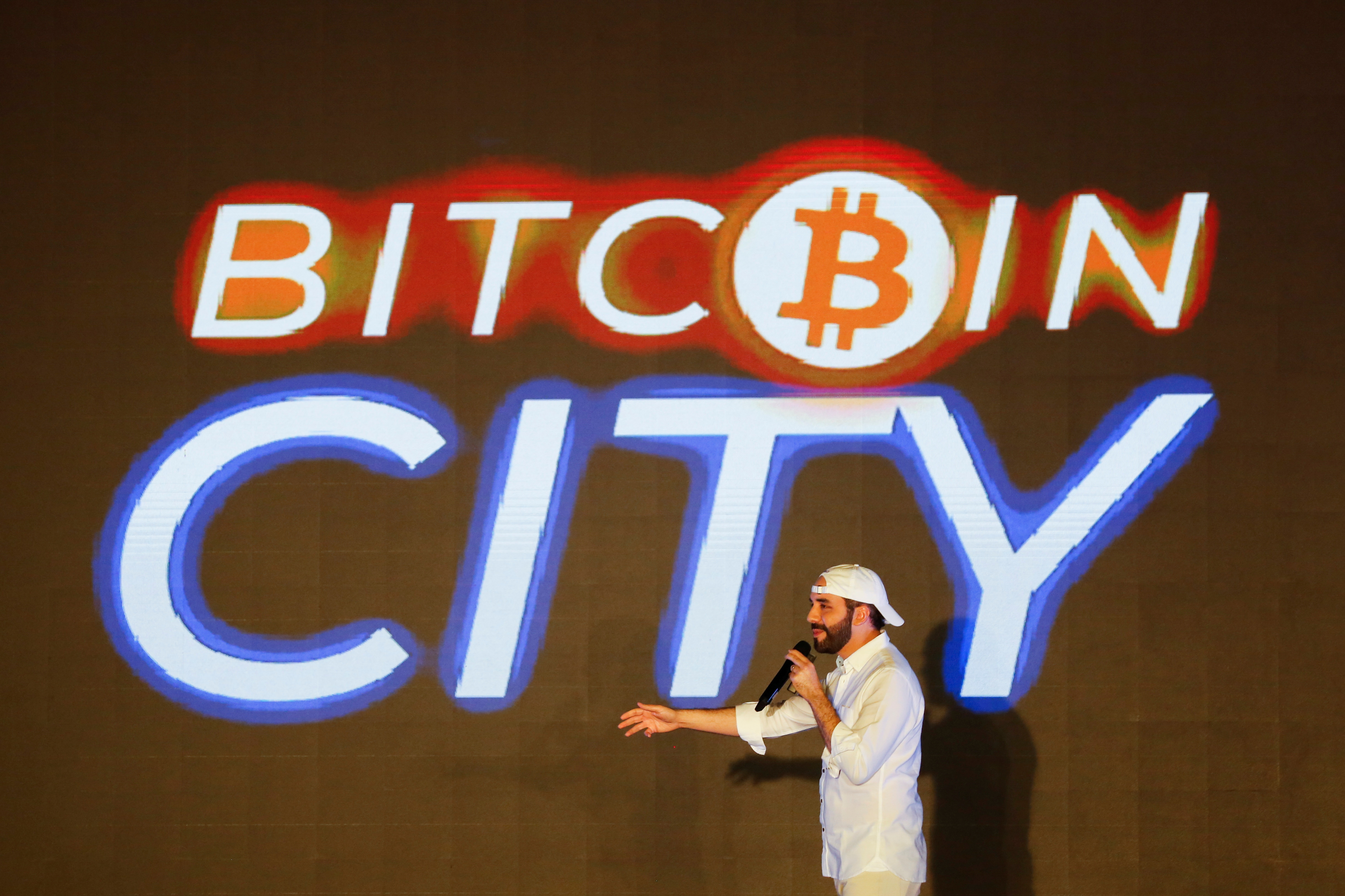 El Salvador’s president Nayib Bukele speaks at the closing party of the “Bitcoin Week” where he announced the plan to build the first “Bitcoin City” in the world, in Teotepeque, El Salvador November 20, 2021. REUTERS/Jose Cabezas