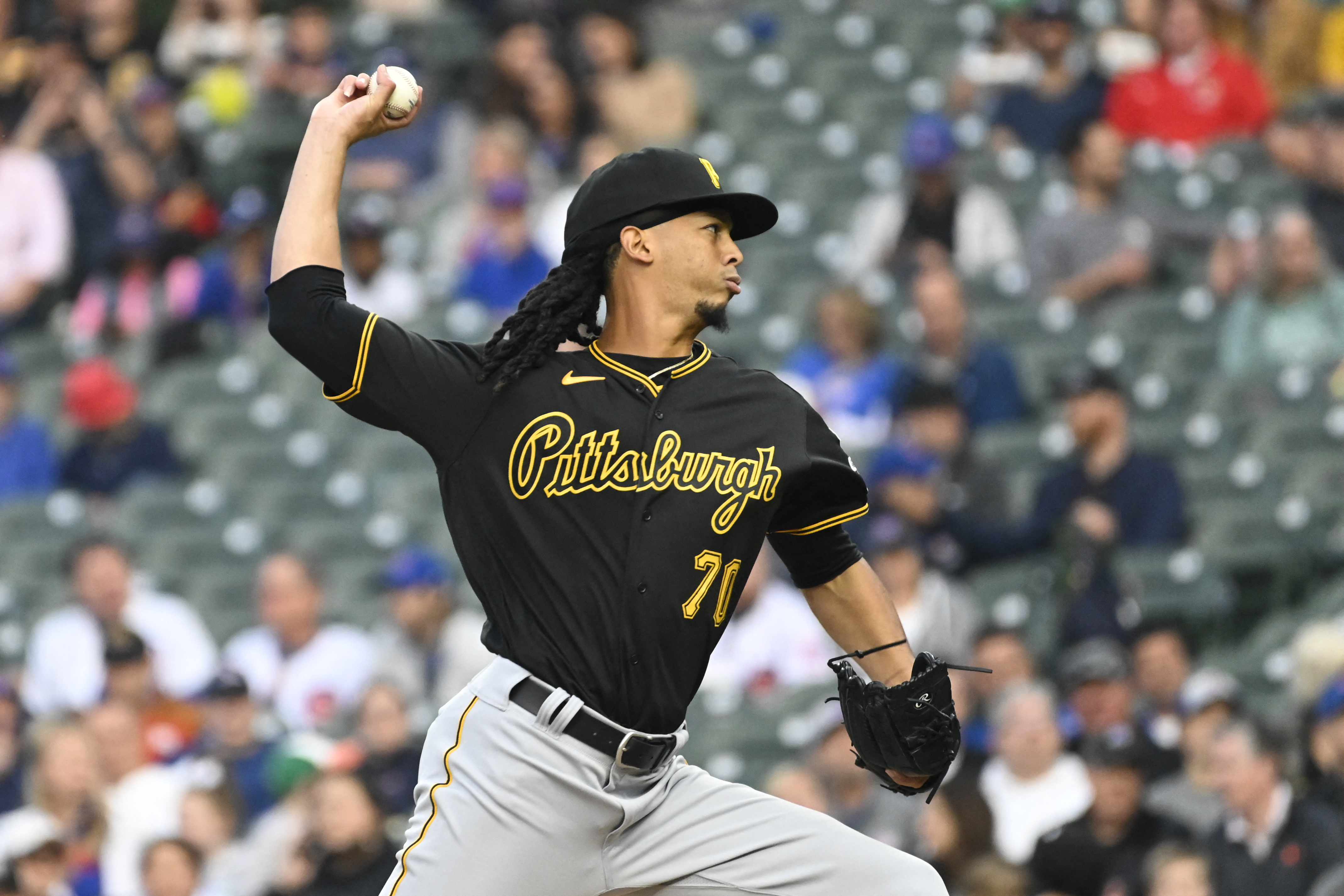 Cubs use 6-run inning to dispatch Pirates