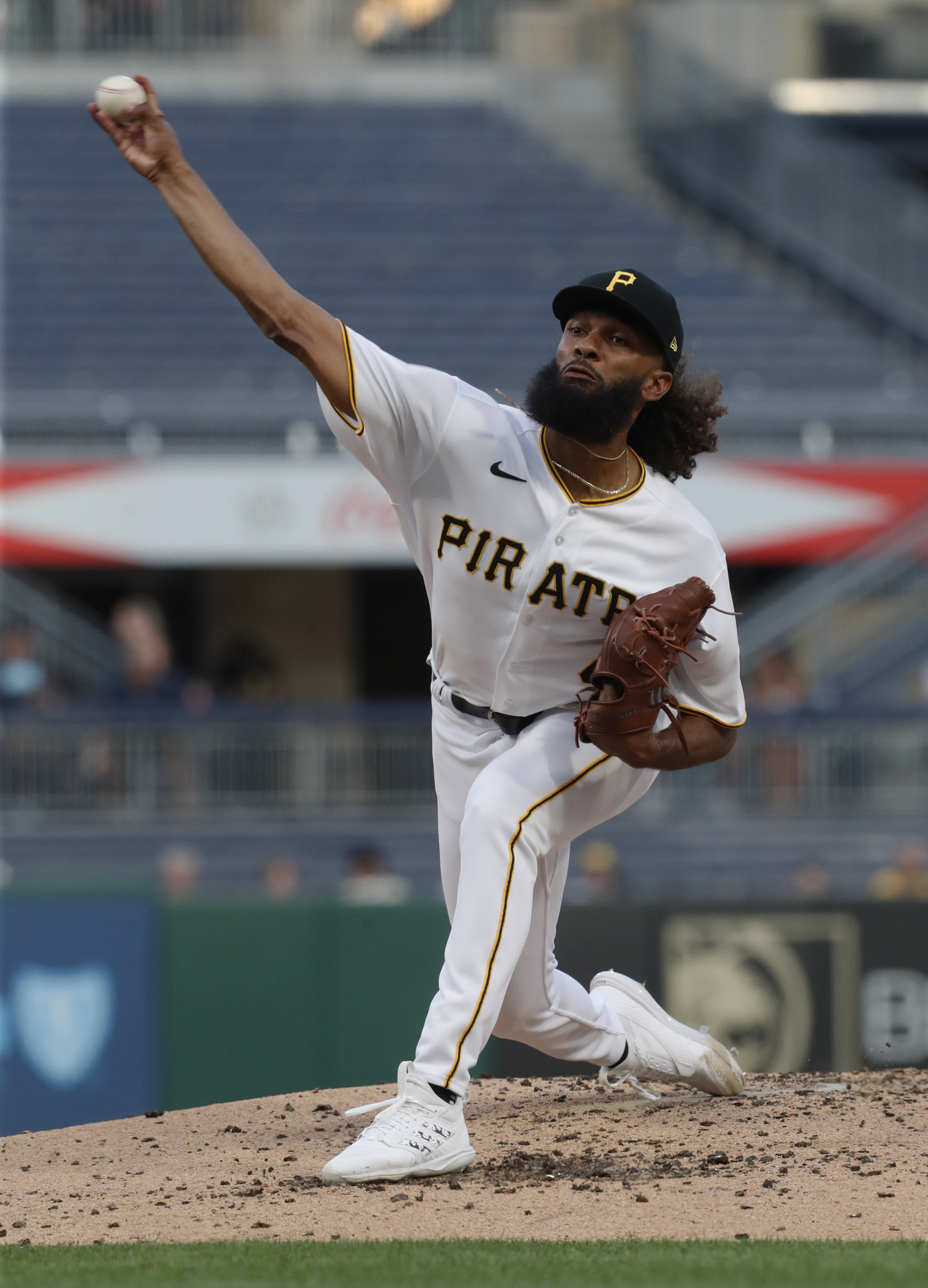 Brandon Woodruff dominates to lead Brewers past Pirates at PNC Park