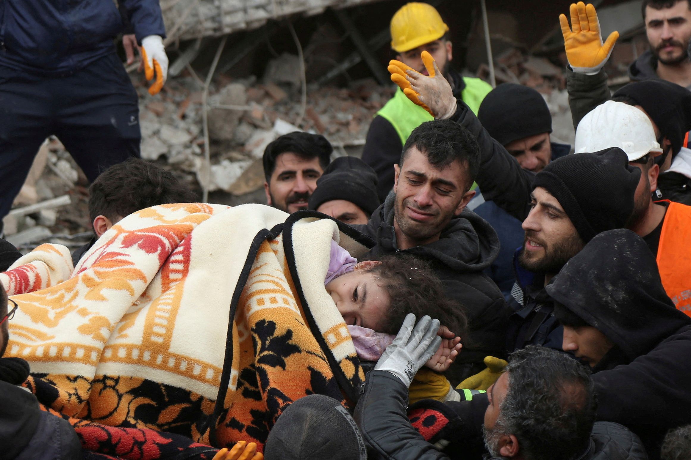 زلزال يضرب وسط تركيا وشمال غرب سوريا