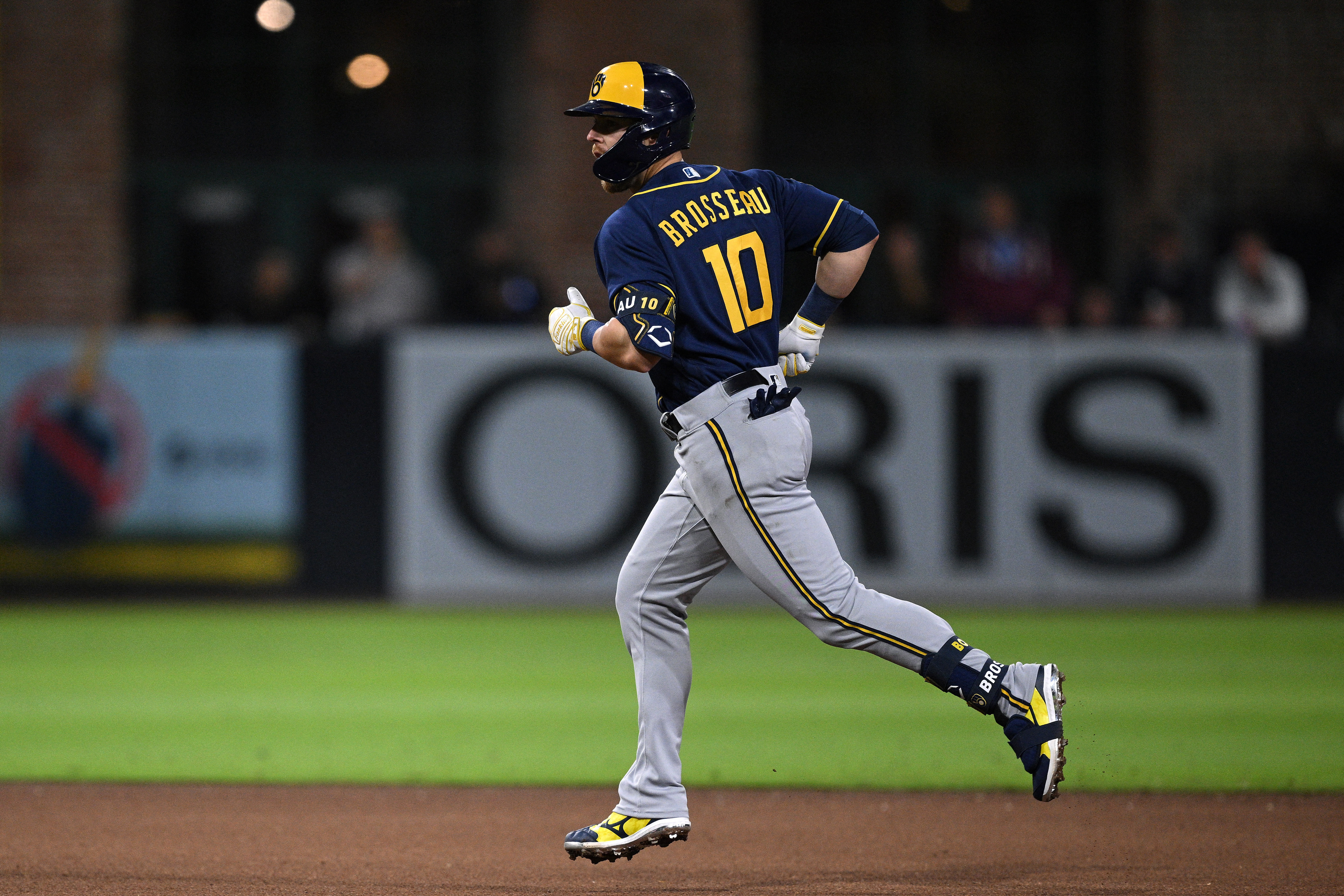 Rowdy Tellez lifts Brewers over Padres in series opener