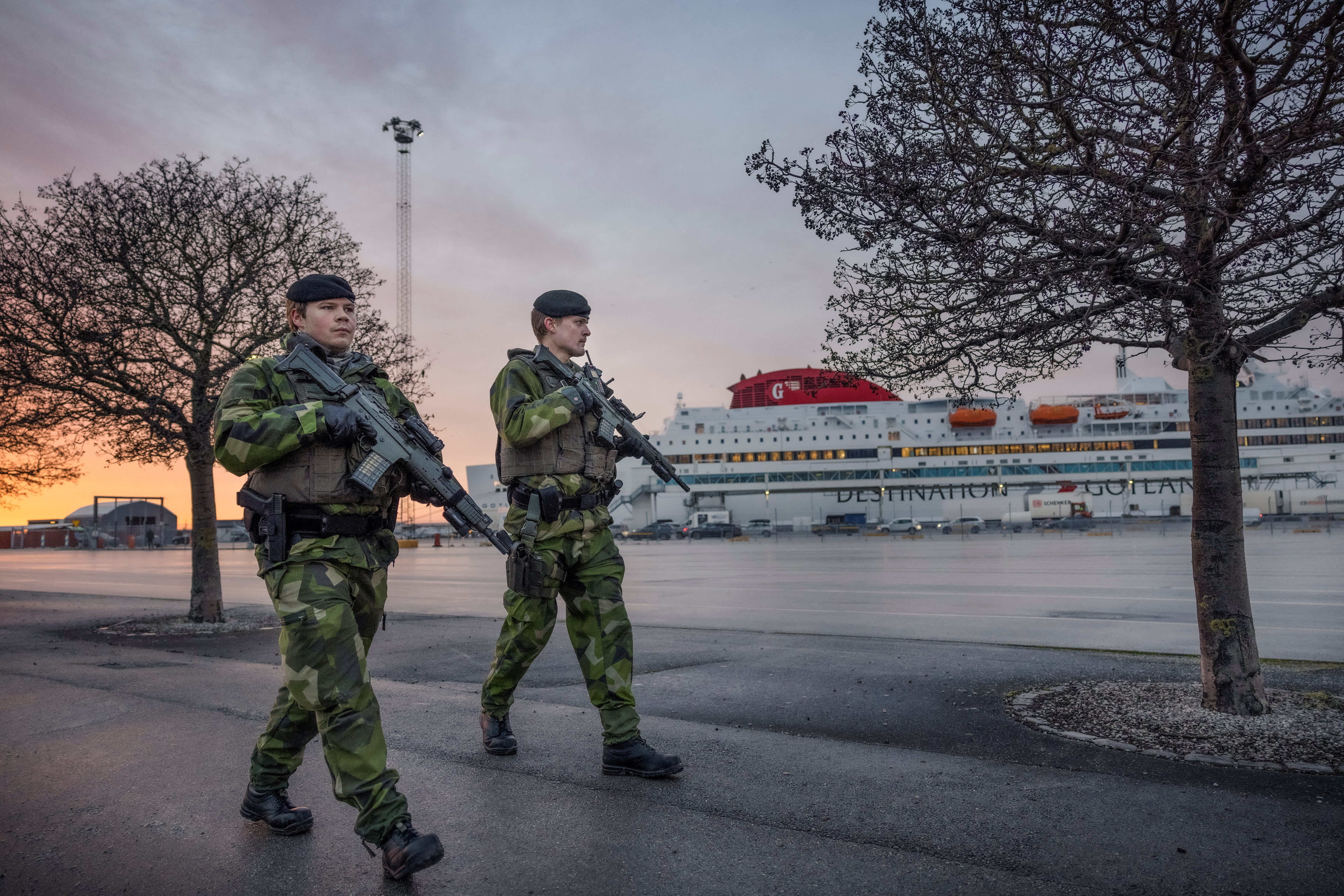 Soldiers from Gotland's regiment patrol Visby harbour, amid increased tensions between NATO and Russia over Ukraine, on the Swedish island of Gotland, Sweden, 13 January 2022. Picture taken January 13, 2022.  TT News Agency/Karl Melander via REUTERS   