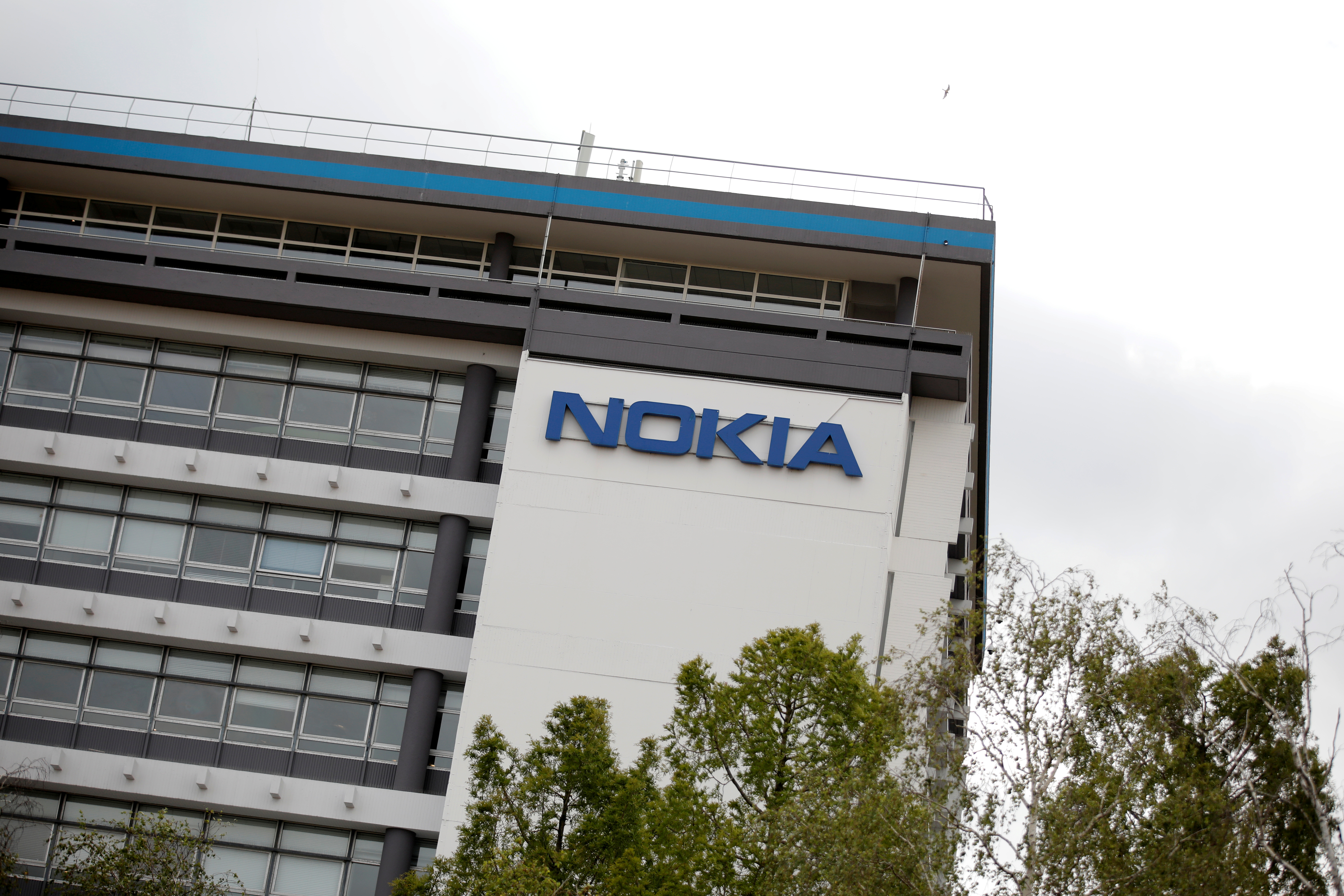 Workers protest over job cuts at Nokia in France
