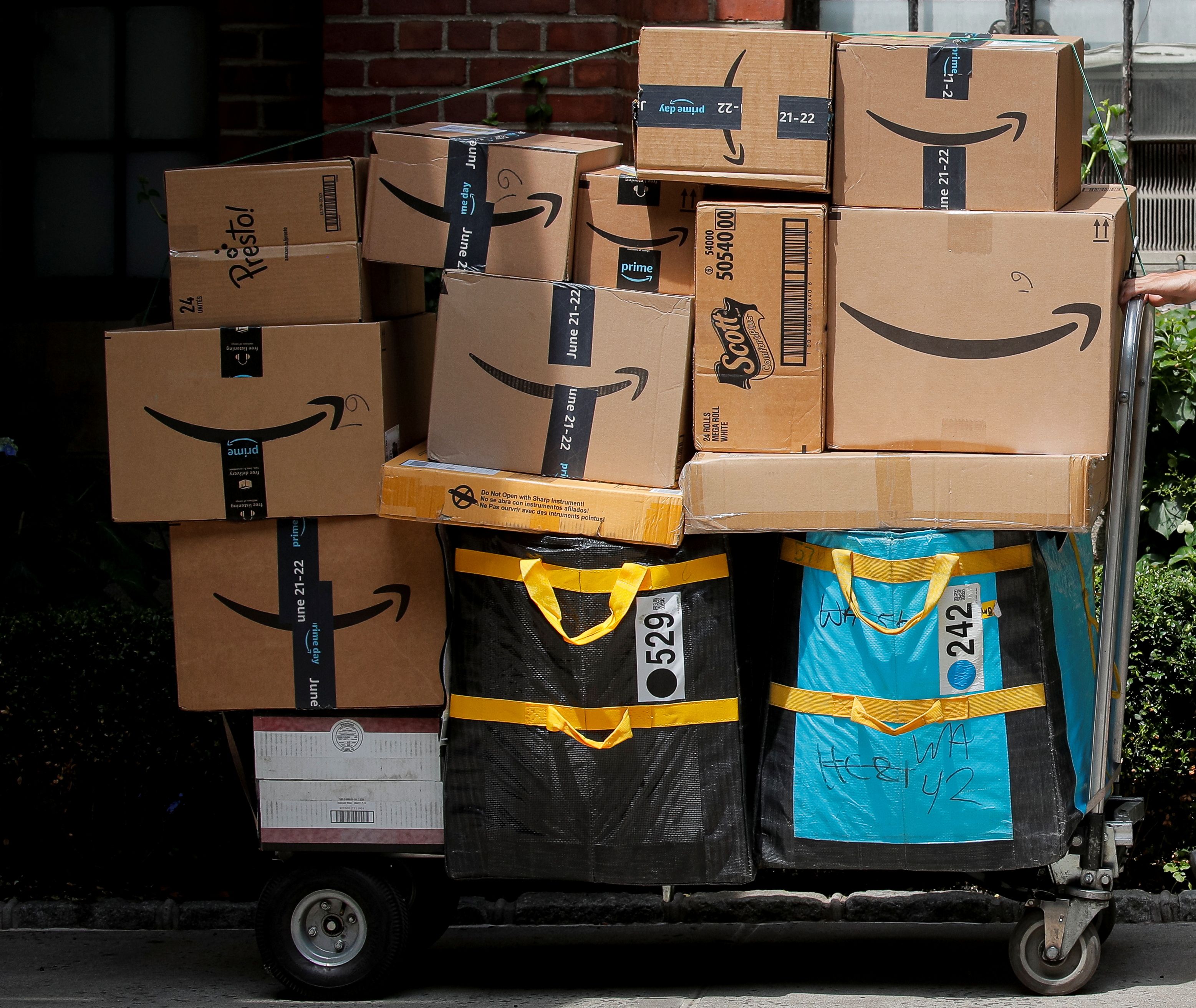 Big U.S. retailers line up deals to take on Amazon Prime Day frenzy