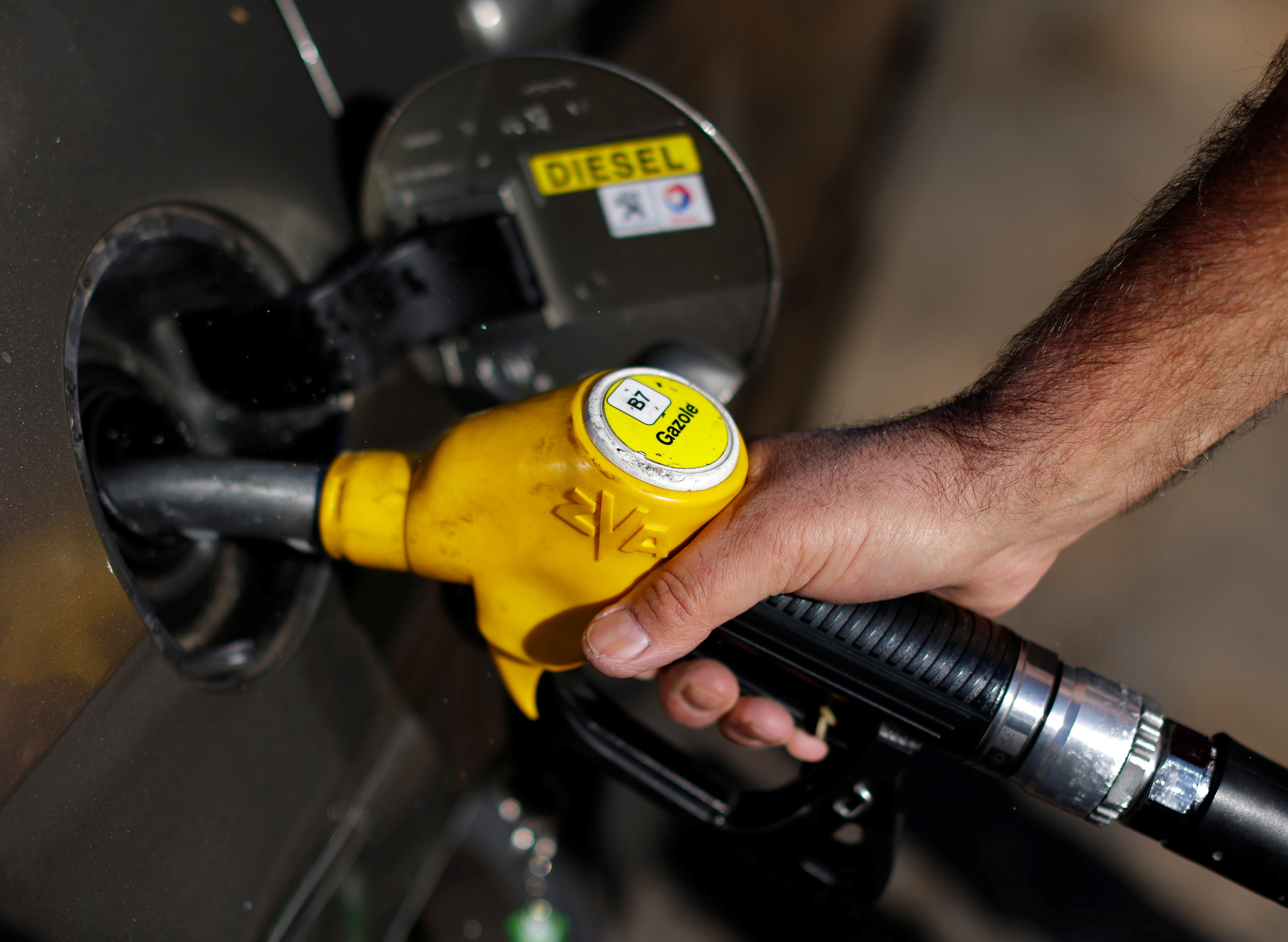 Independent fuel stations lead pump price reductions