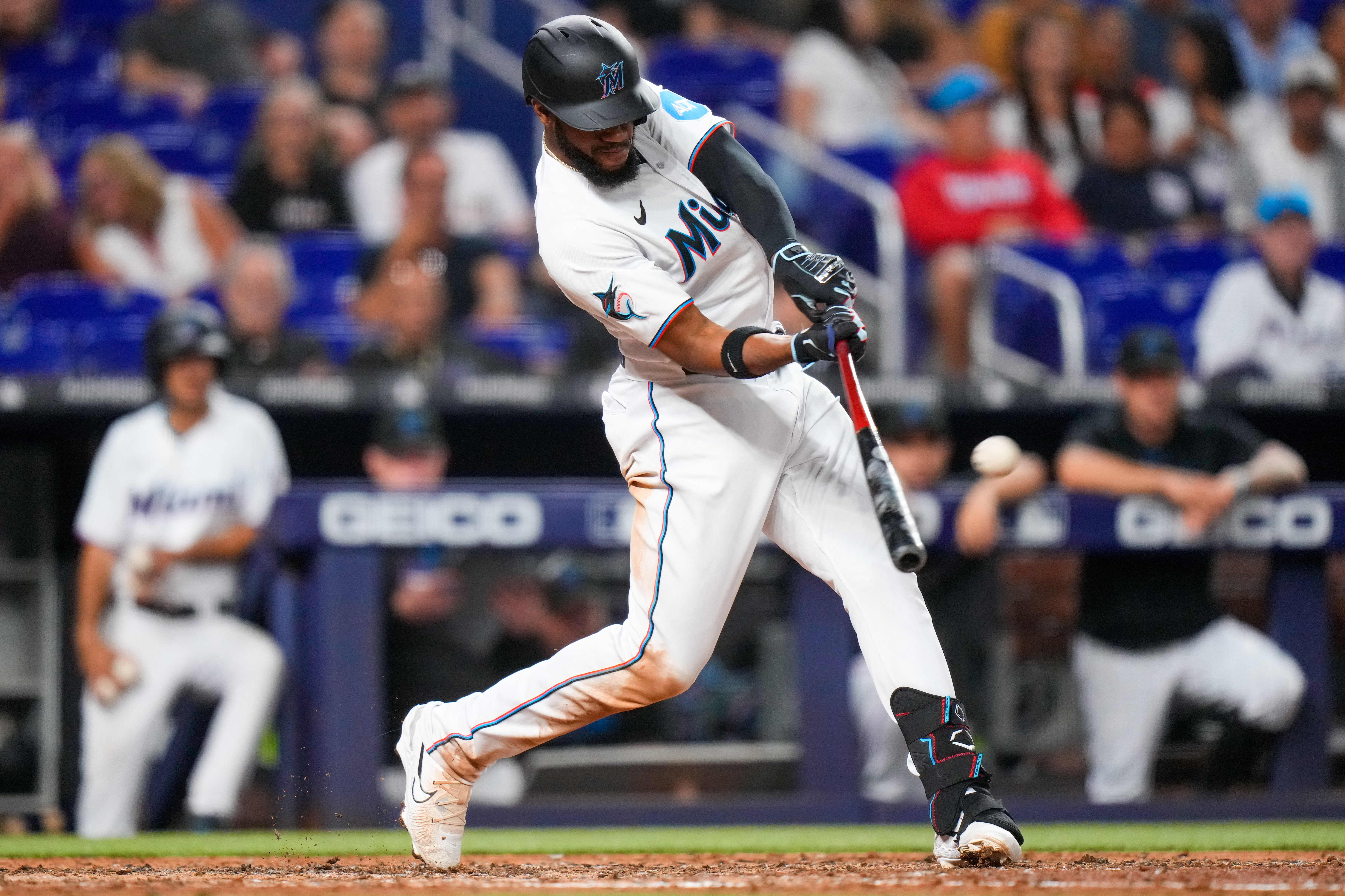 Luis Arraez raises MLB-leading batting average to .403, Marlins beat Royals  6-1 - The San Diego Union-Tribune