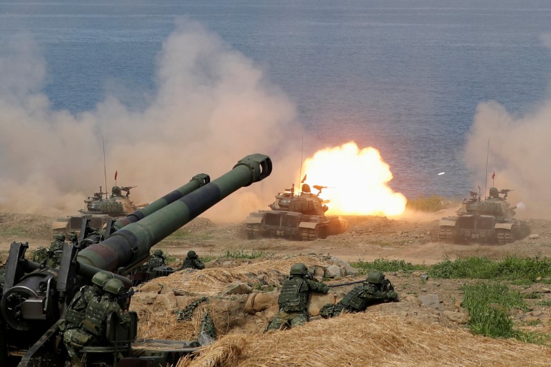 A CM-11 Brave Tiger tank fires during the live fire Han Kuang military exercise, which simulates the China's People's Liberation Army (PLA) invading the island, in Pingtung, Taiwan, May 30, 2019. REUTERS/Tyrone Siu/File Photo  