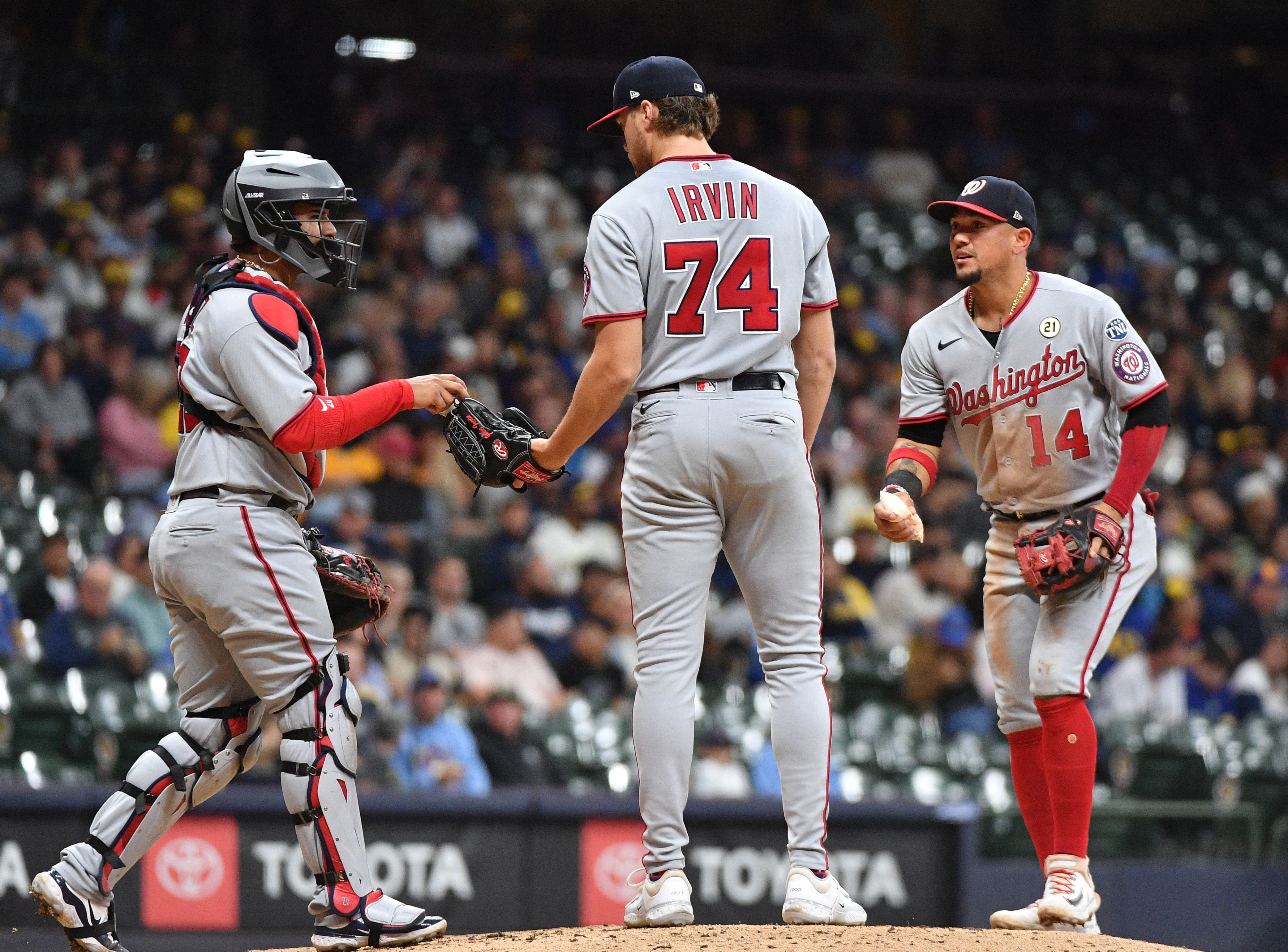 Santana, Contreras power Brewers to 5-3 win over Nationals