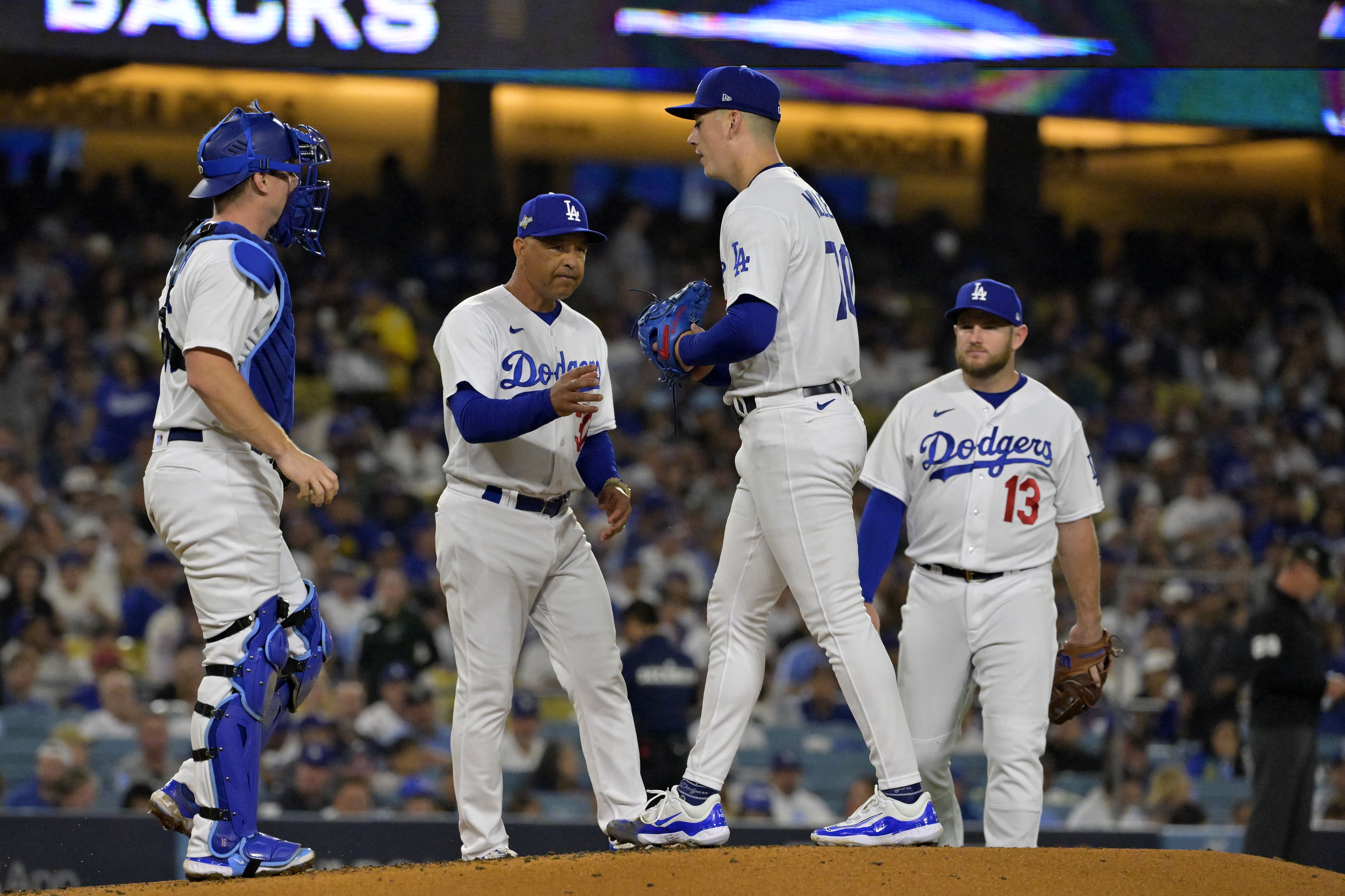 MLB: NLDS-Los Angeles Dodgers at Arizona Diamondbacks, Fieldlevel