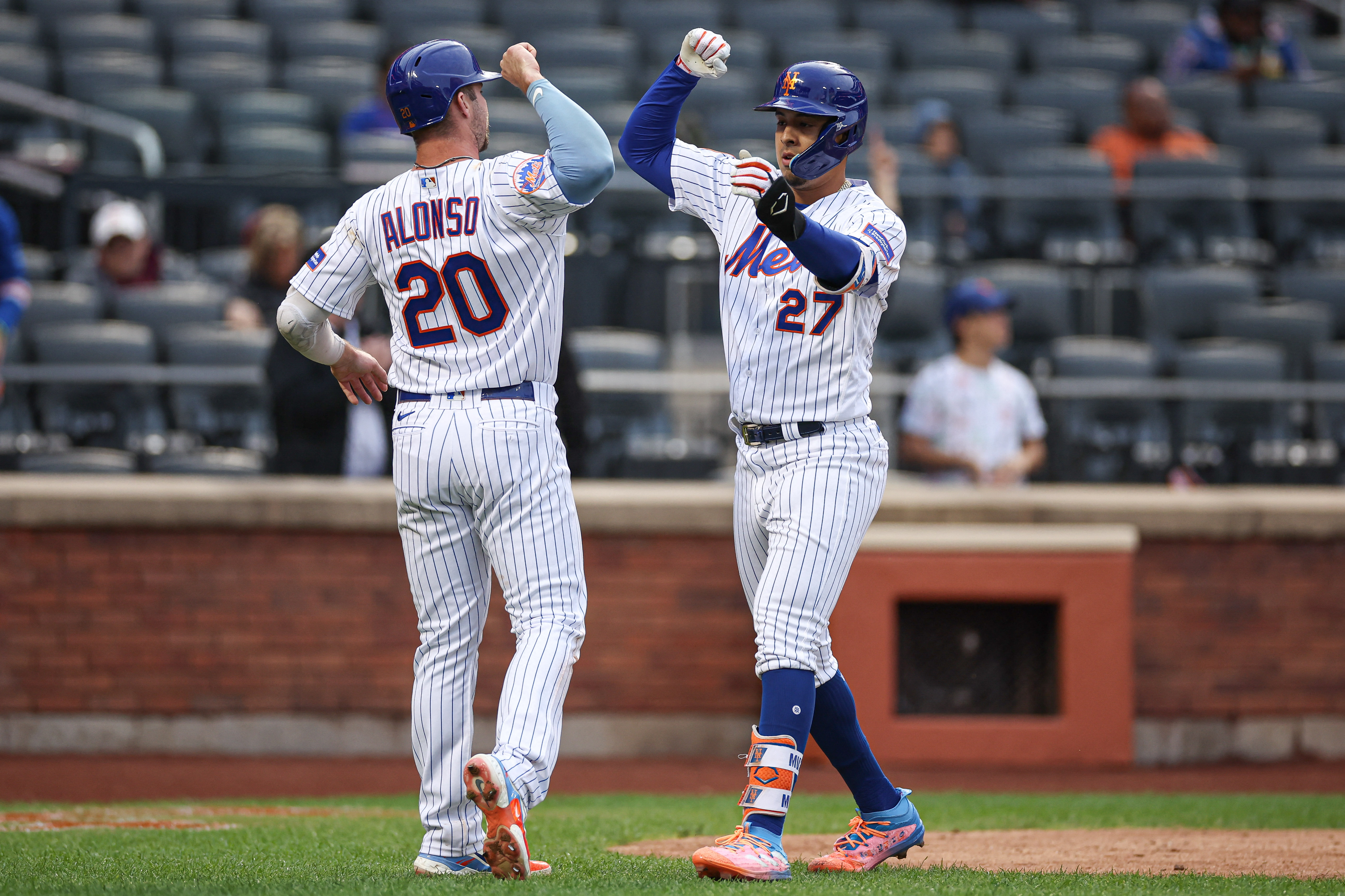 Marlins pull even with Cubs for final NL wild card by beating Mets