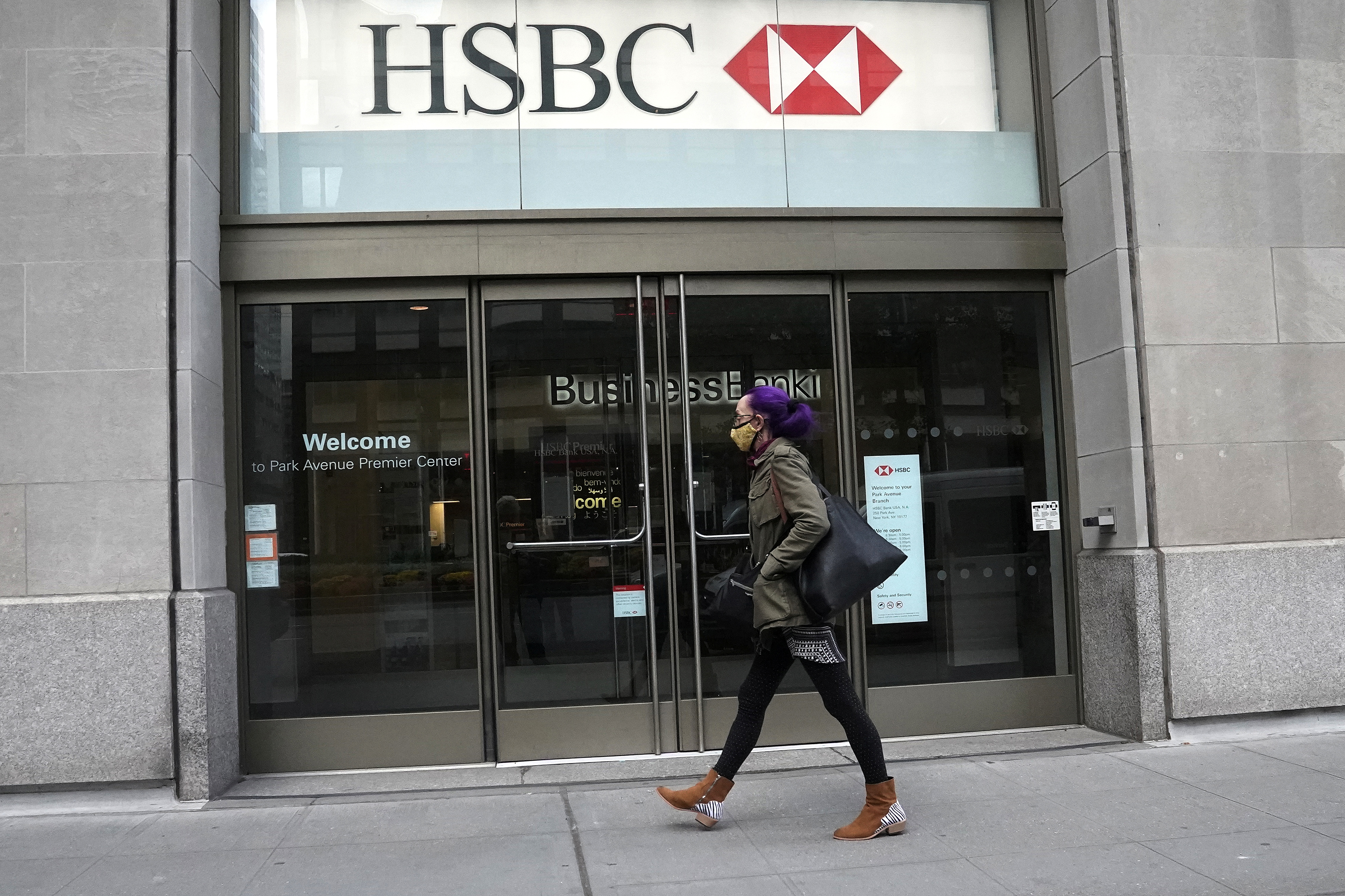 An HSBC bank is pictured during the coronavirus disease (COVID-19) pandemic in the Manhattan borough of New York City, New York, U.S., October 19, 2020. REUTERS/Carlo Allegri