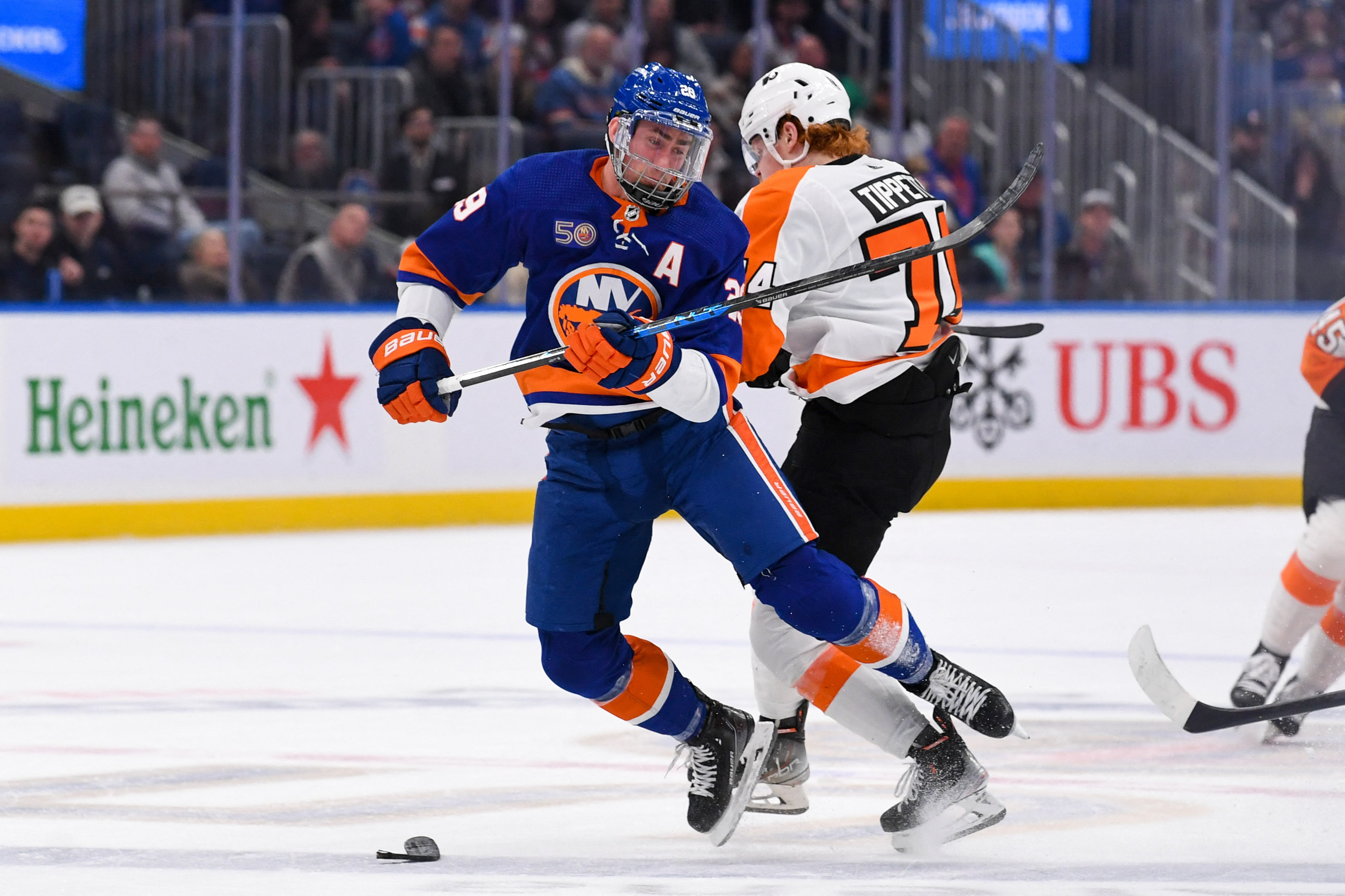 Ilya Sorokin, Islanders shut out Flyers to stay in wild-card fight