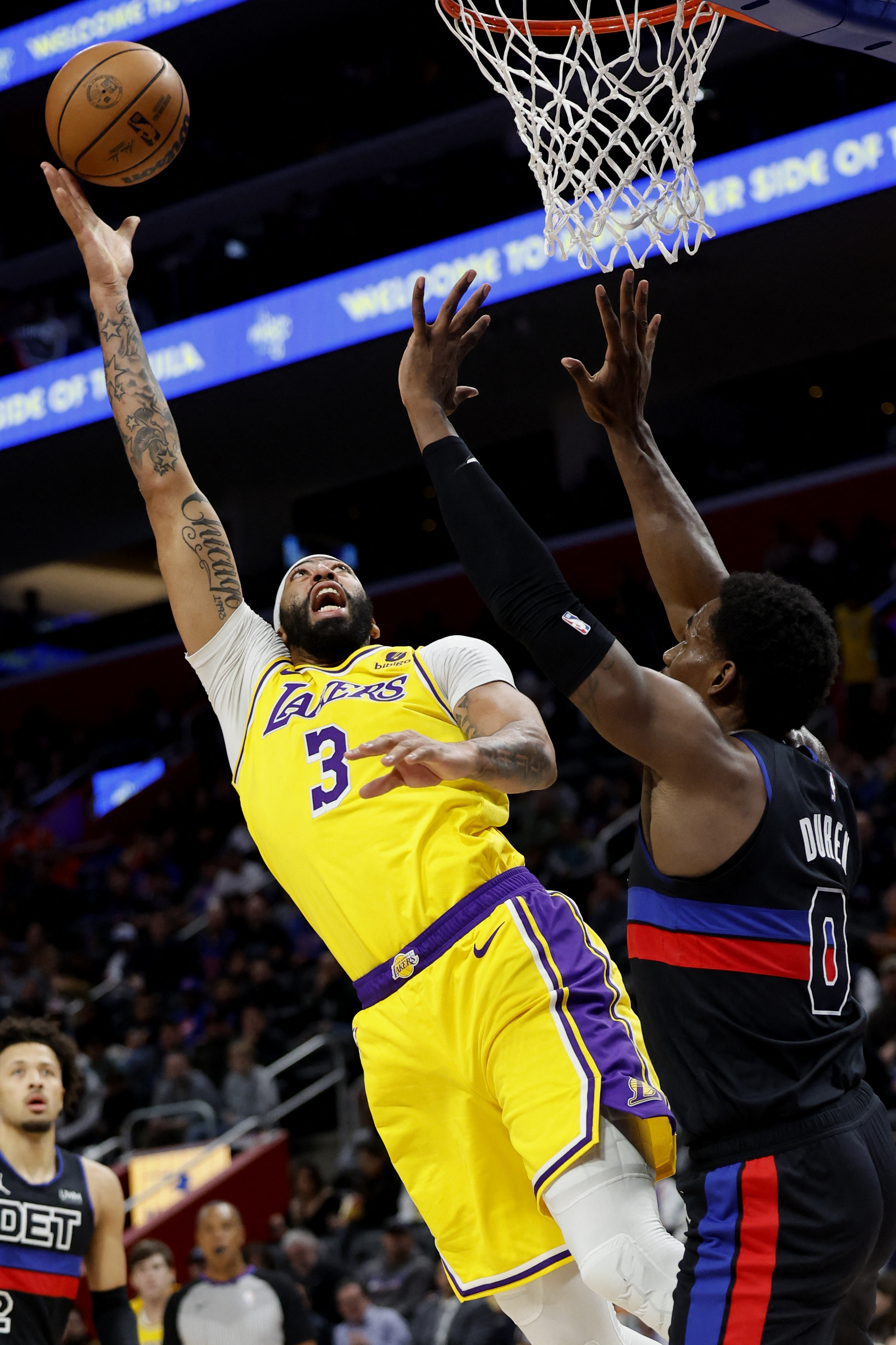 Lakers Pin Pistons With Record-breaking 15th Straight Loss | Reuters