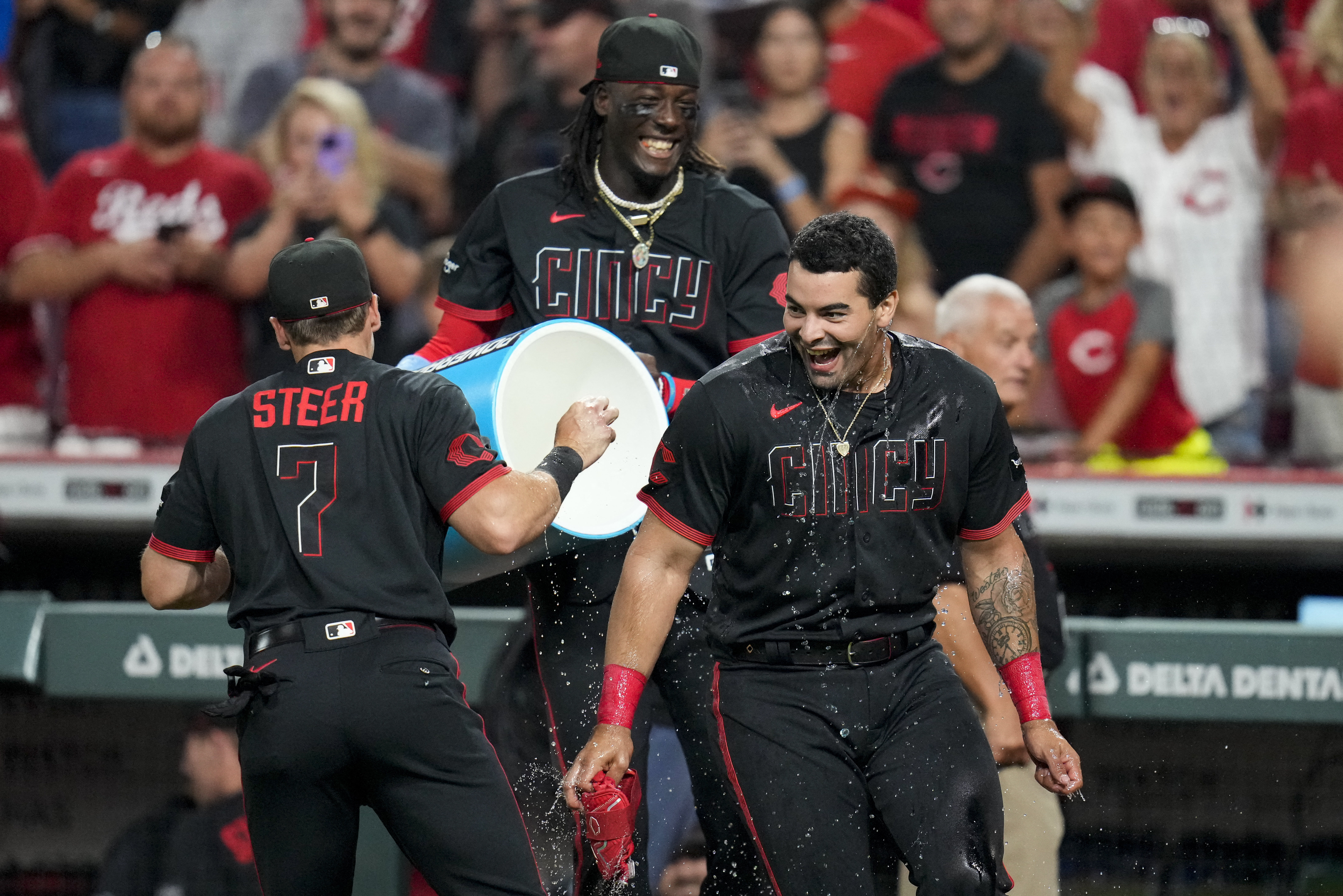 Reds nip Jays on Christian Encarnacion-Strand's walk-off HR