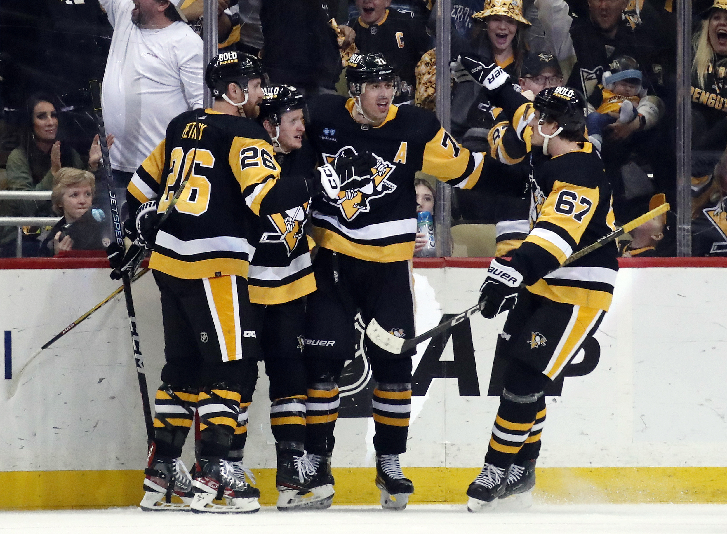 Blackhawks Damage Penguins' Playoff Hopes | Reuters