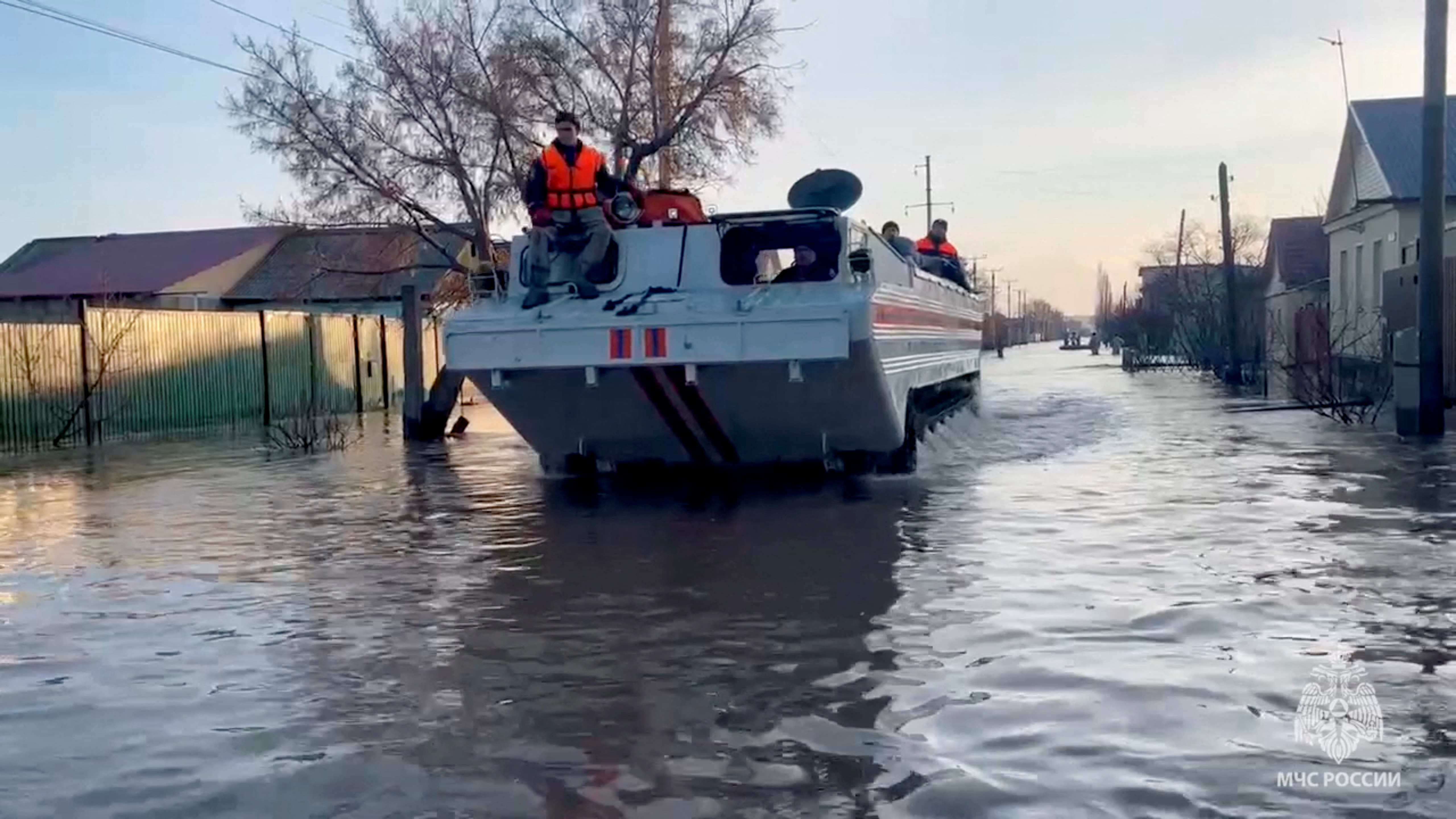 Evacuation from homes in flood-hit Orsk