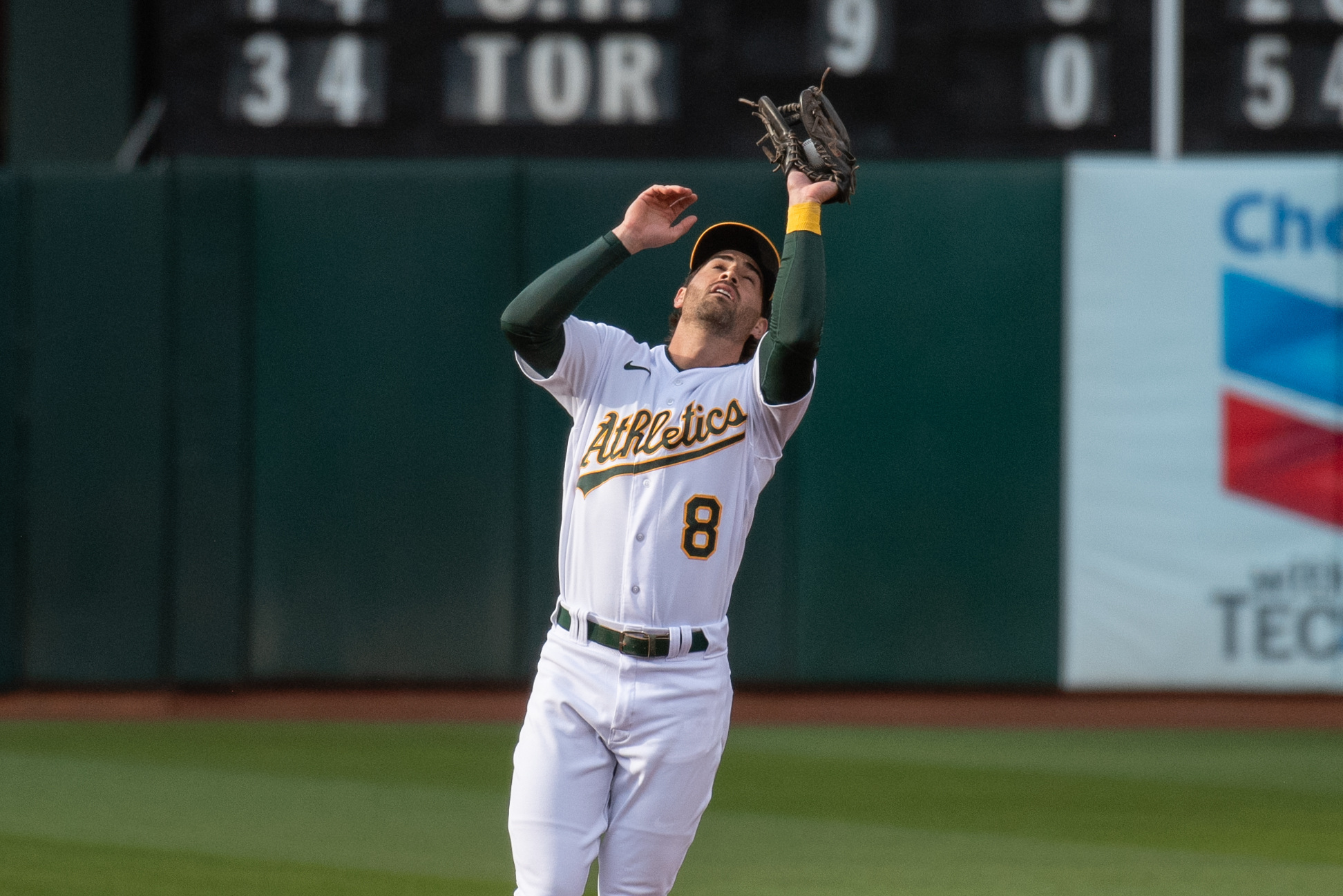 A's hold on to beat Yankees for first time this year