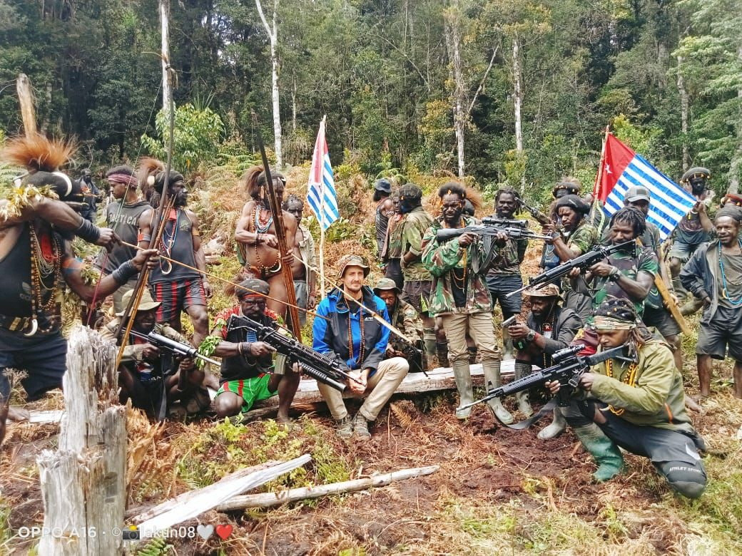 Rebels In Indonesias Papua Release New Zealand Hostage Video Reuters 