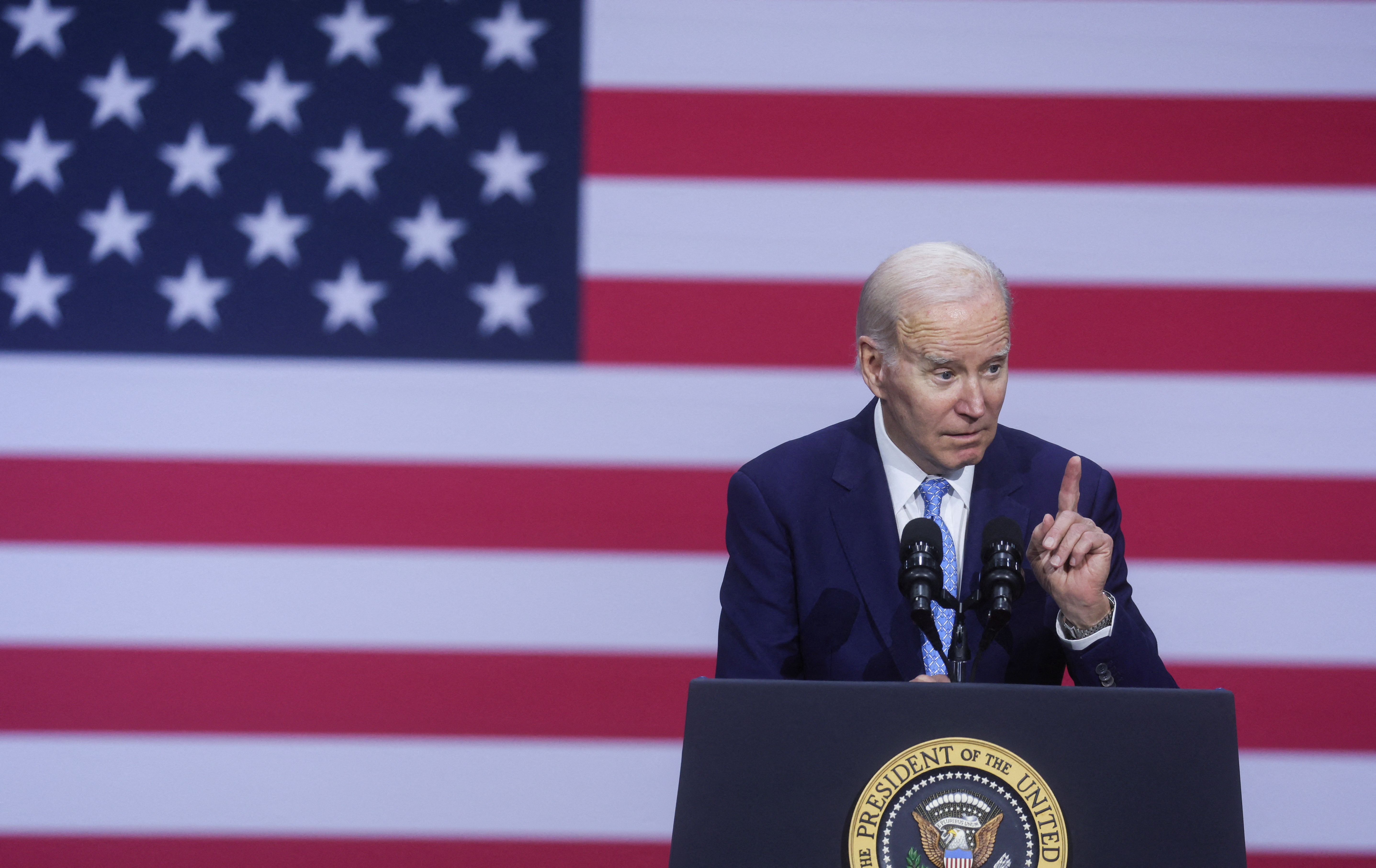 Le président américain Joe Biden vante un plan de soins de santé lors de sa visite à Virginia Beach