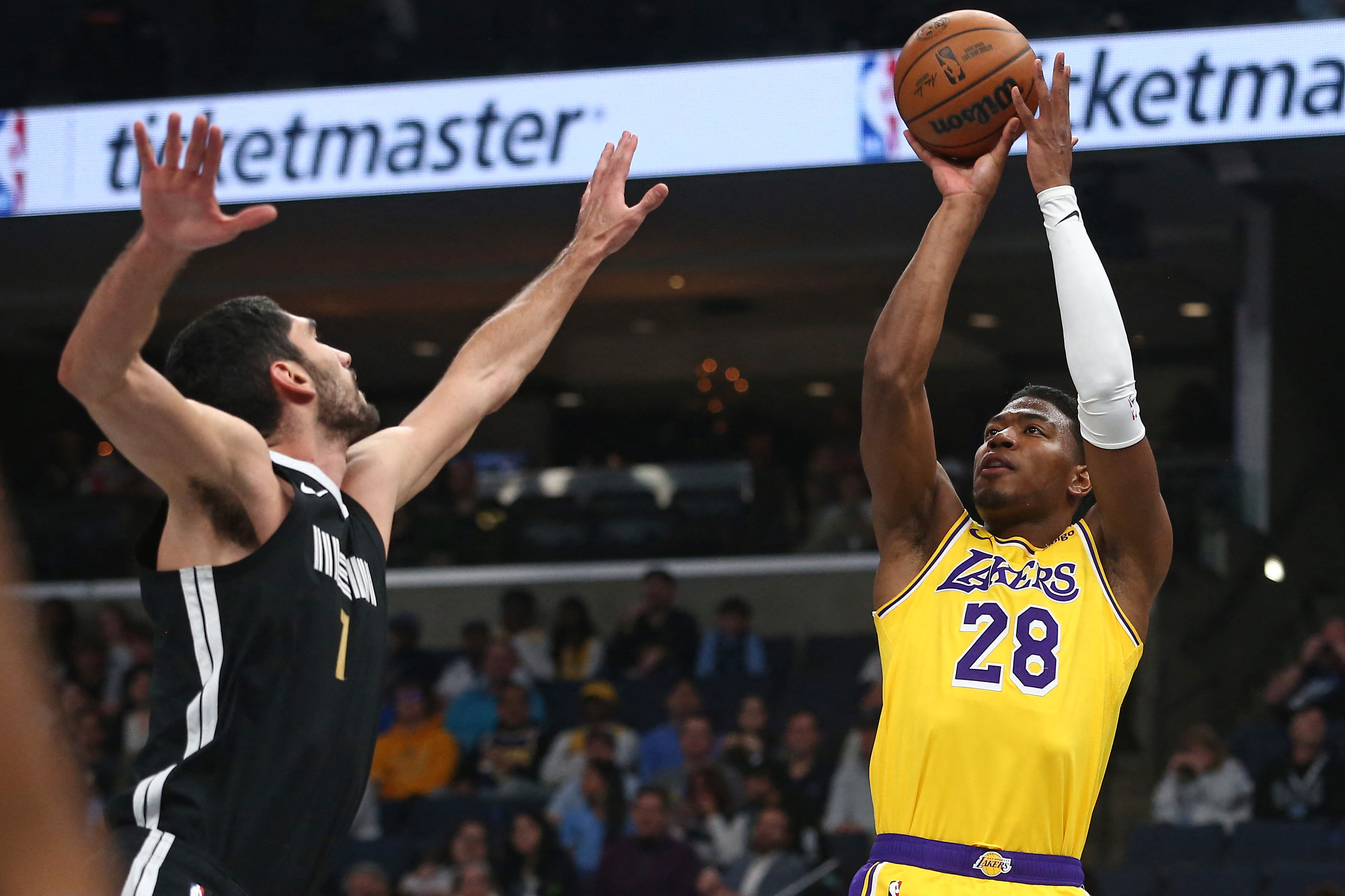 Rui Hachimura puts up 32 as Lakers top Grizzlies | Reuters
