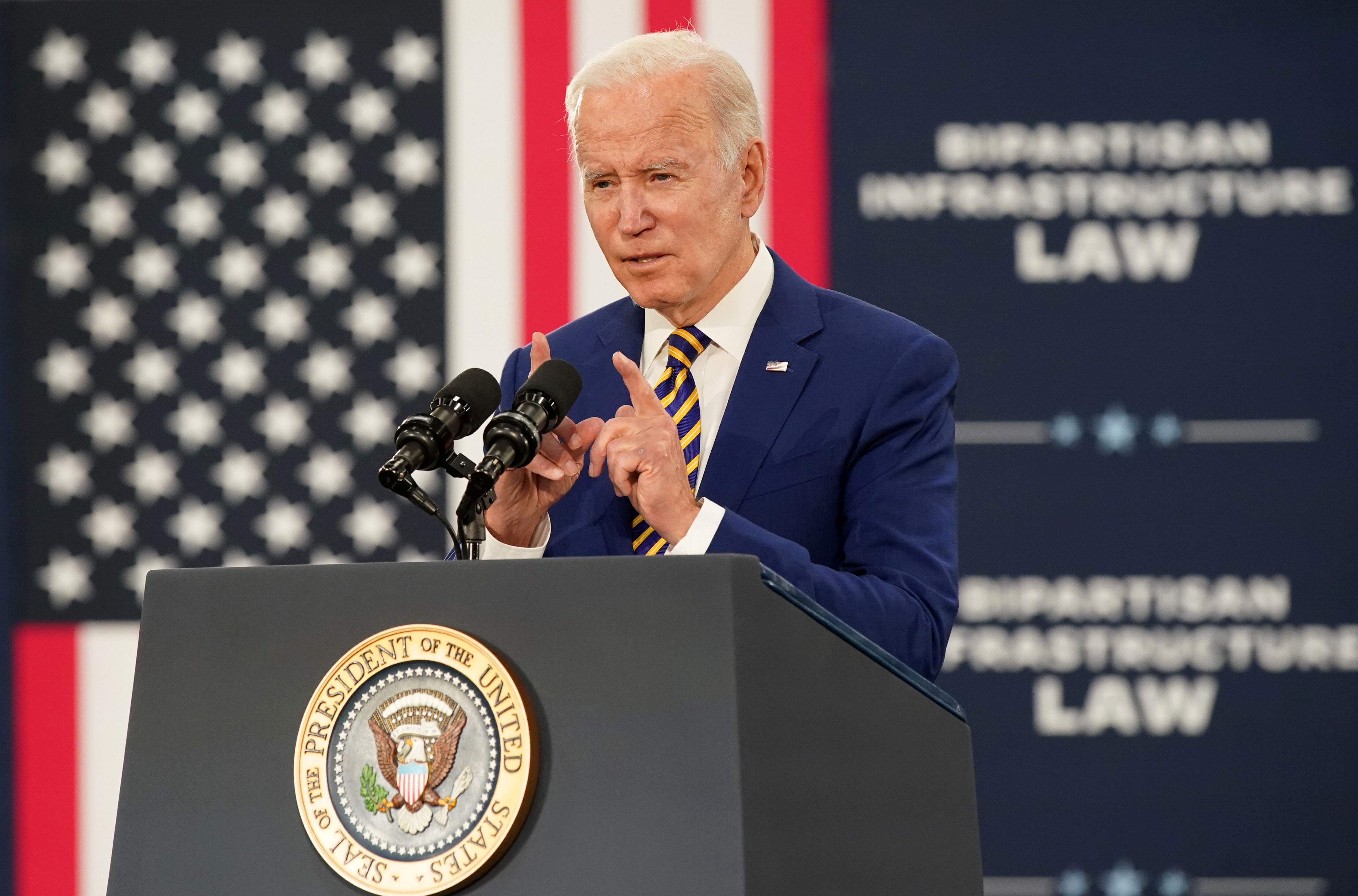 U.S. President Joe Biden delivers remarks on the bipartisan infrastructure law during a visit to Dakota County Technical College in Rosemount, Minnesota, U.S., November 30, 2021. REUTERS/Kevin Lamarque