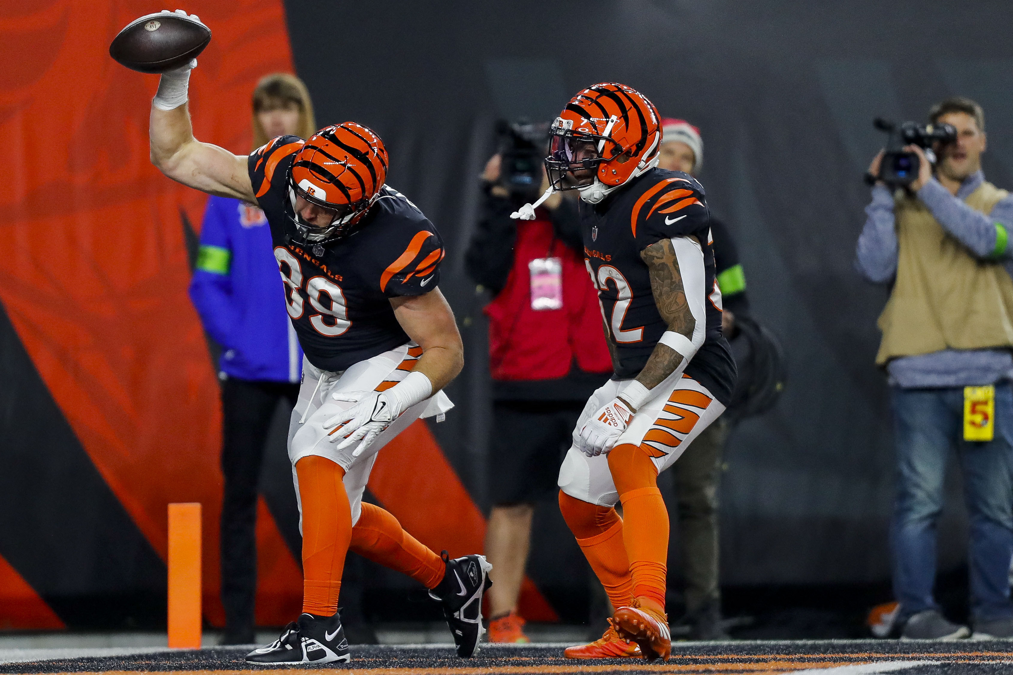 Joe Burrow Throws 2 TDs As Bengals Hold Off Bills | Reuters