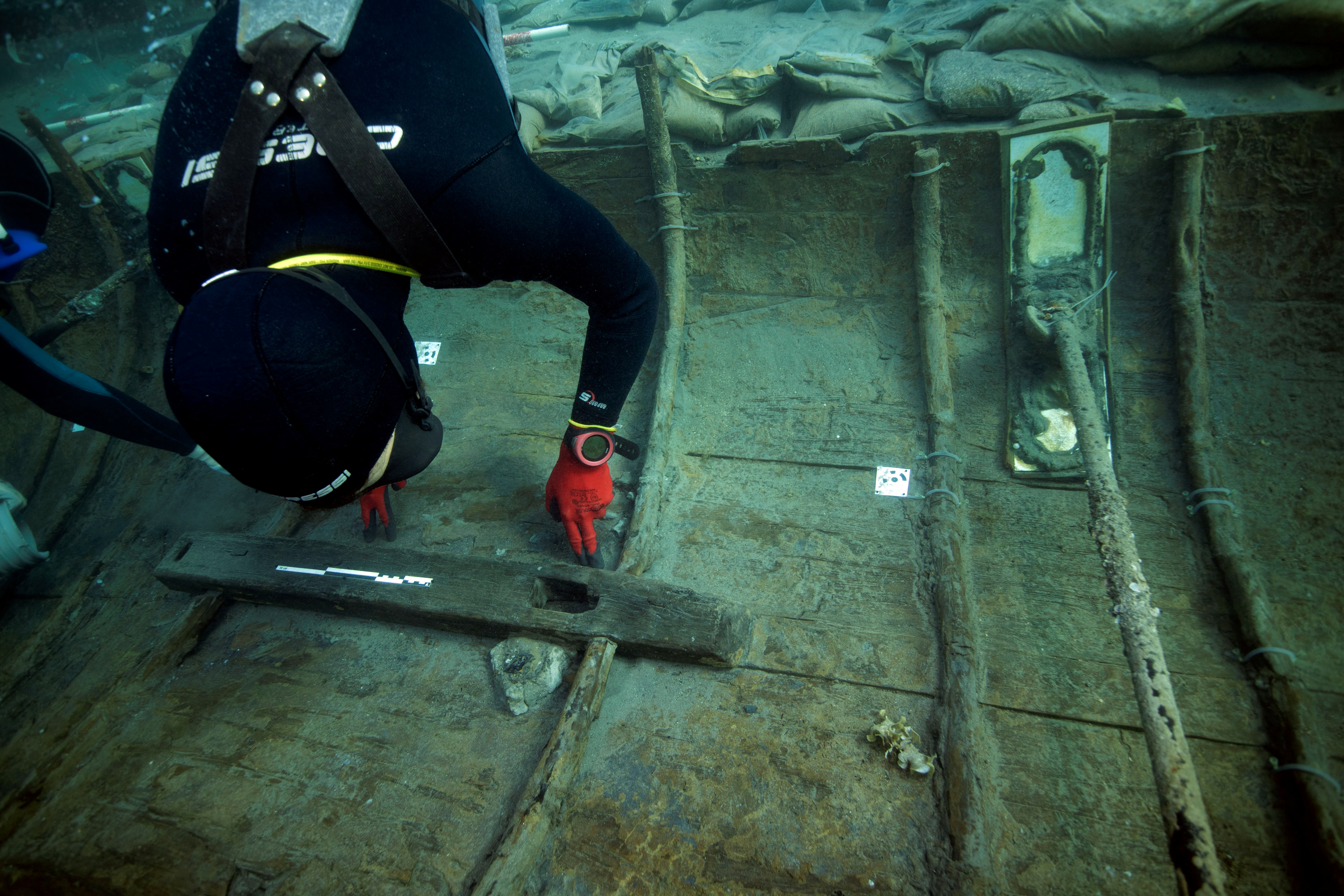 Spanish archaeologists plan rescue of 2,500-year-old Phoenician shipwreck |  Reuters