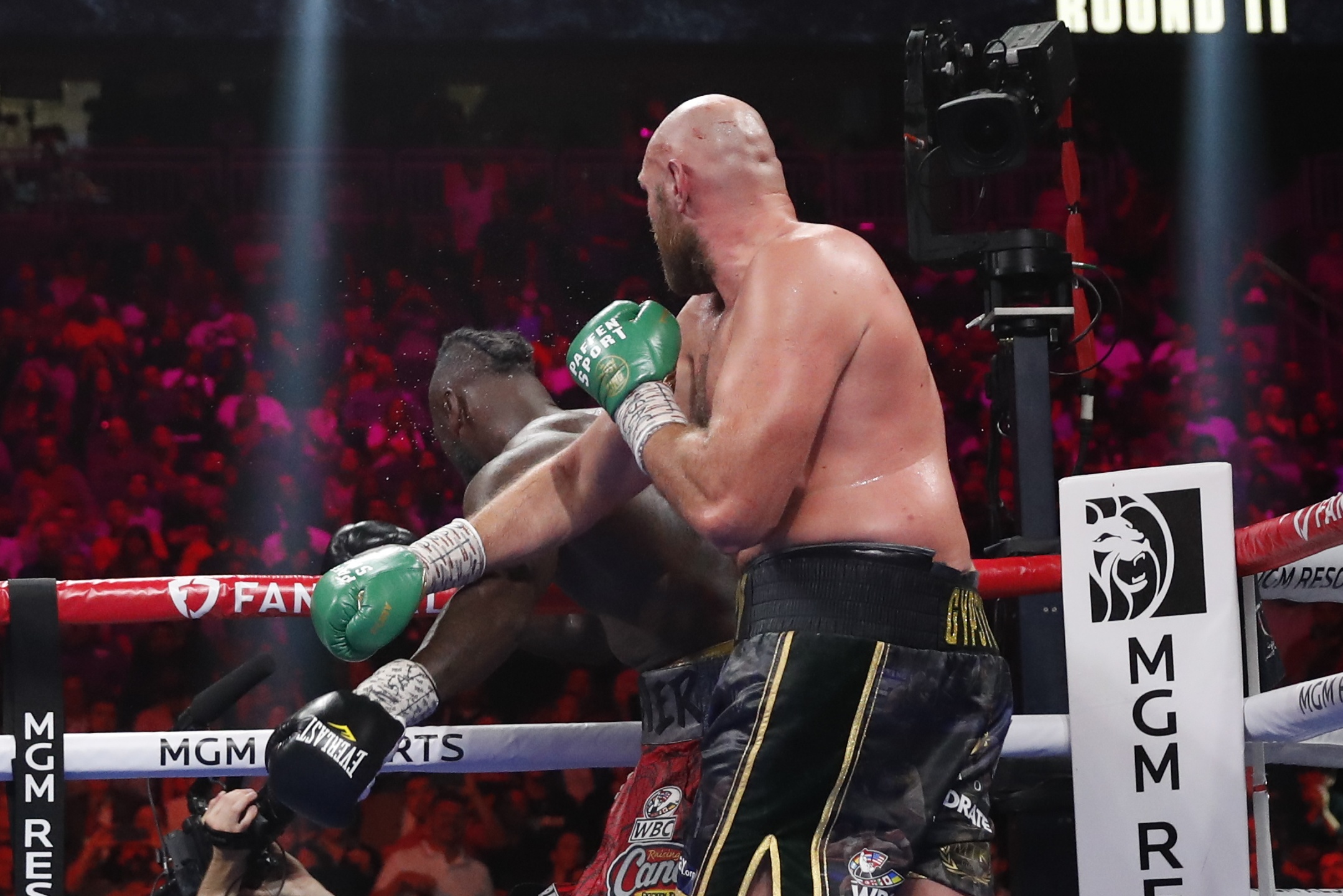 Dokument Ritual foragte Fury defeats Wilder with 11th round knockout to retain WBC title | Reuters
