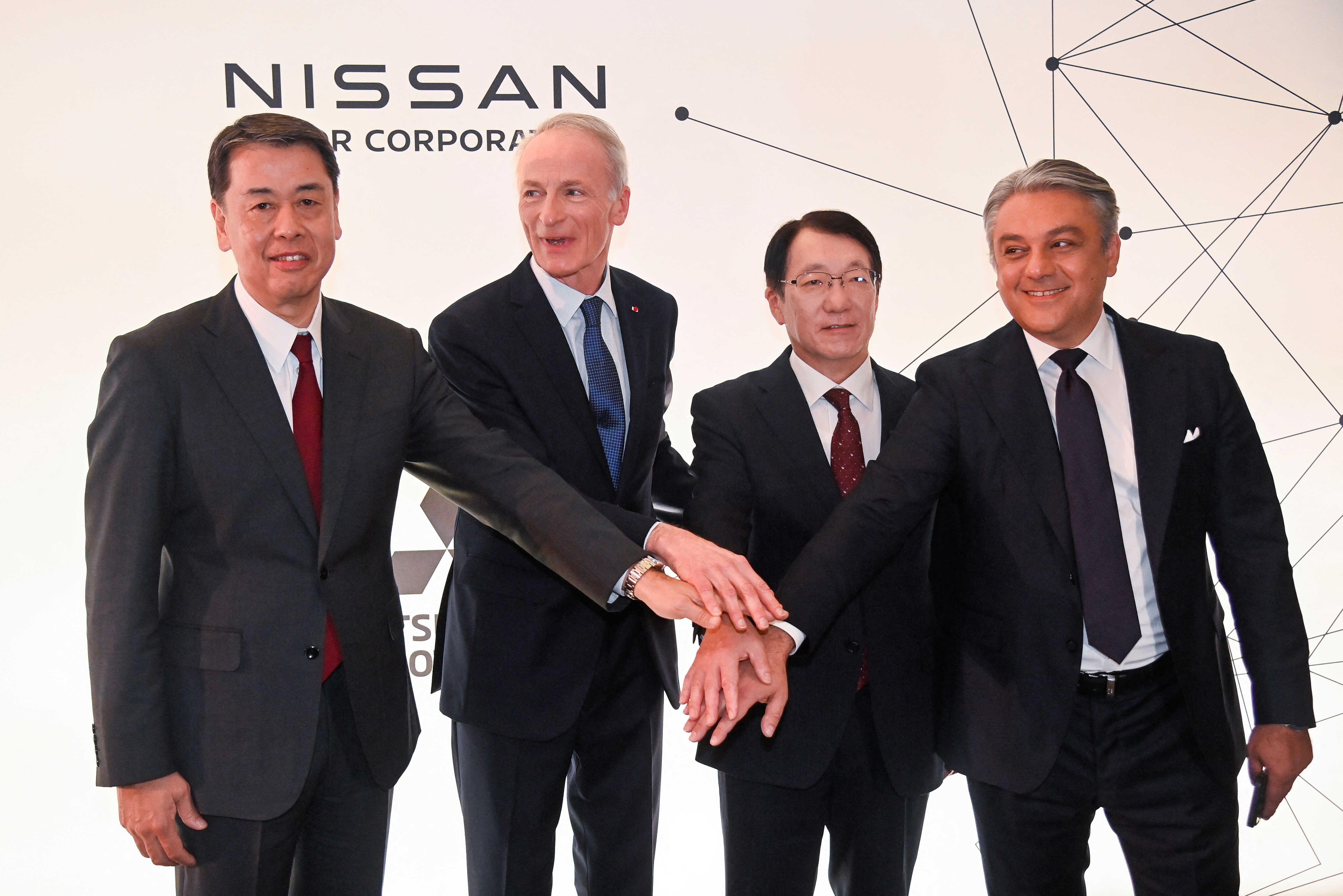 Nissan and Renault unveil agreement to reboot 24-year old alliance in London