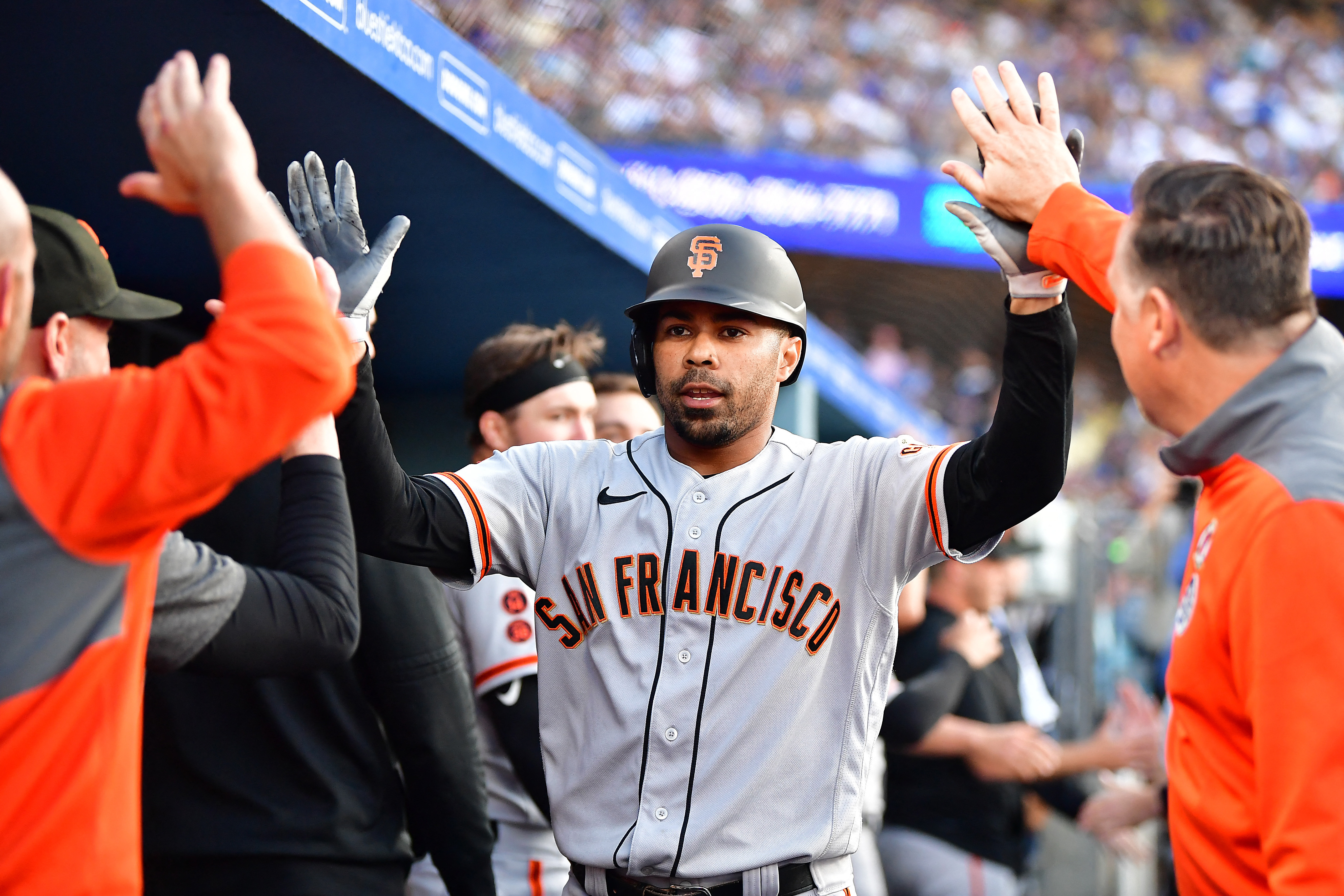 J.D. Davis helps Giants dismantle Dodgers, 15-0