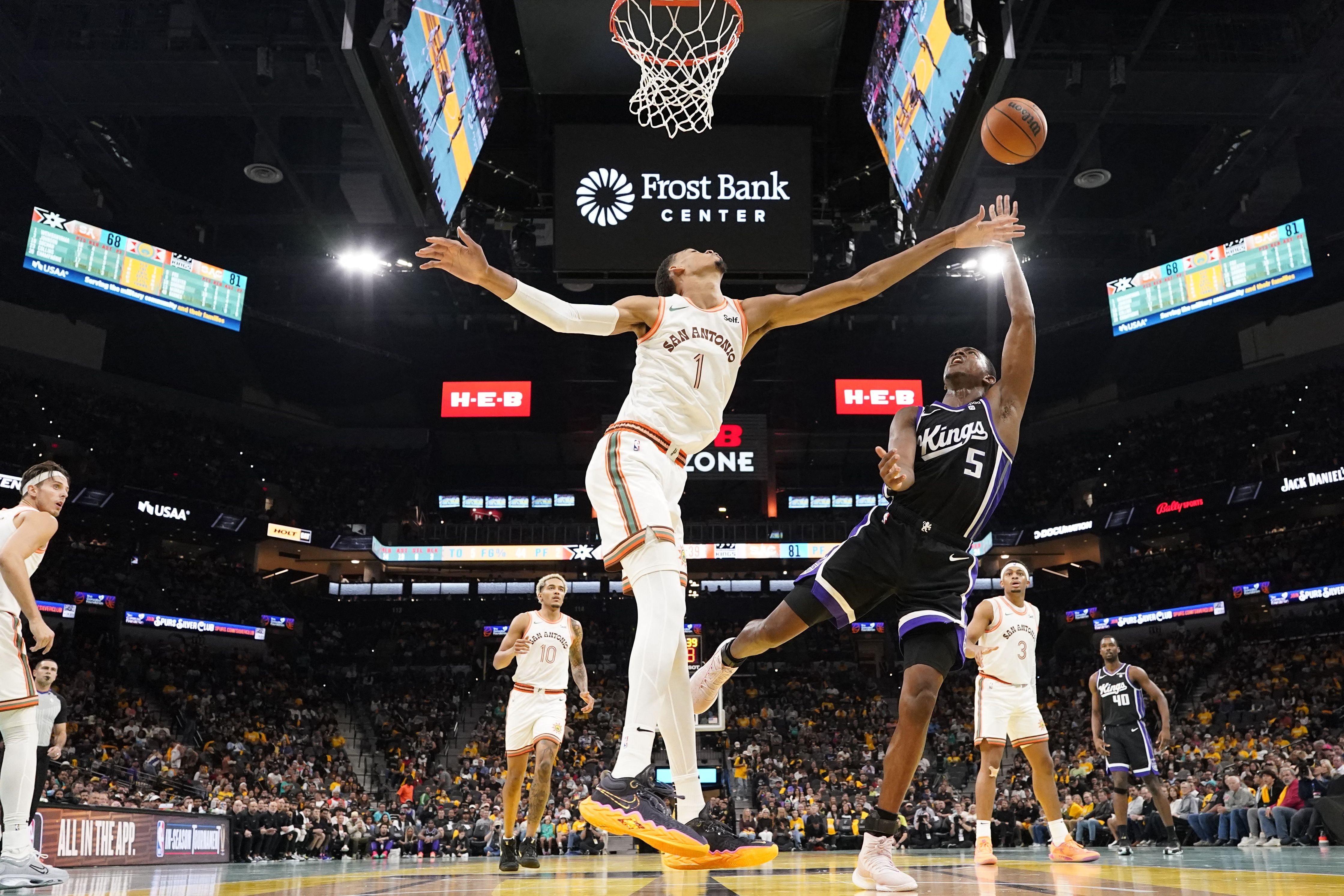 NBA roundup: De'Aaron Fox (43 points) pushes Kings past Spurs