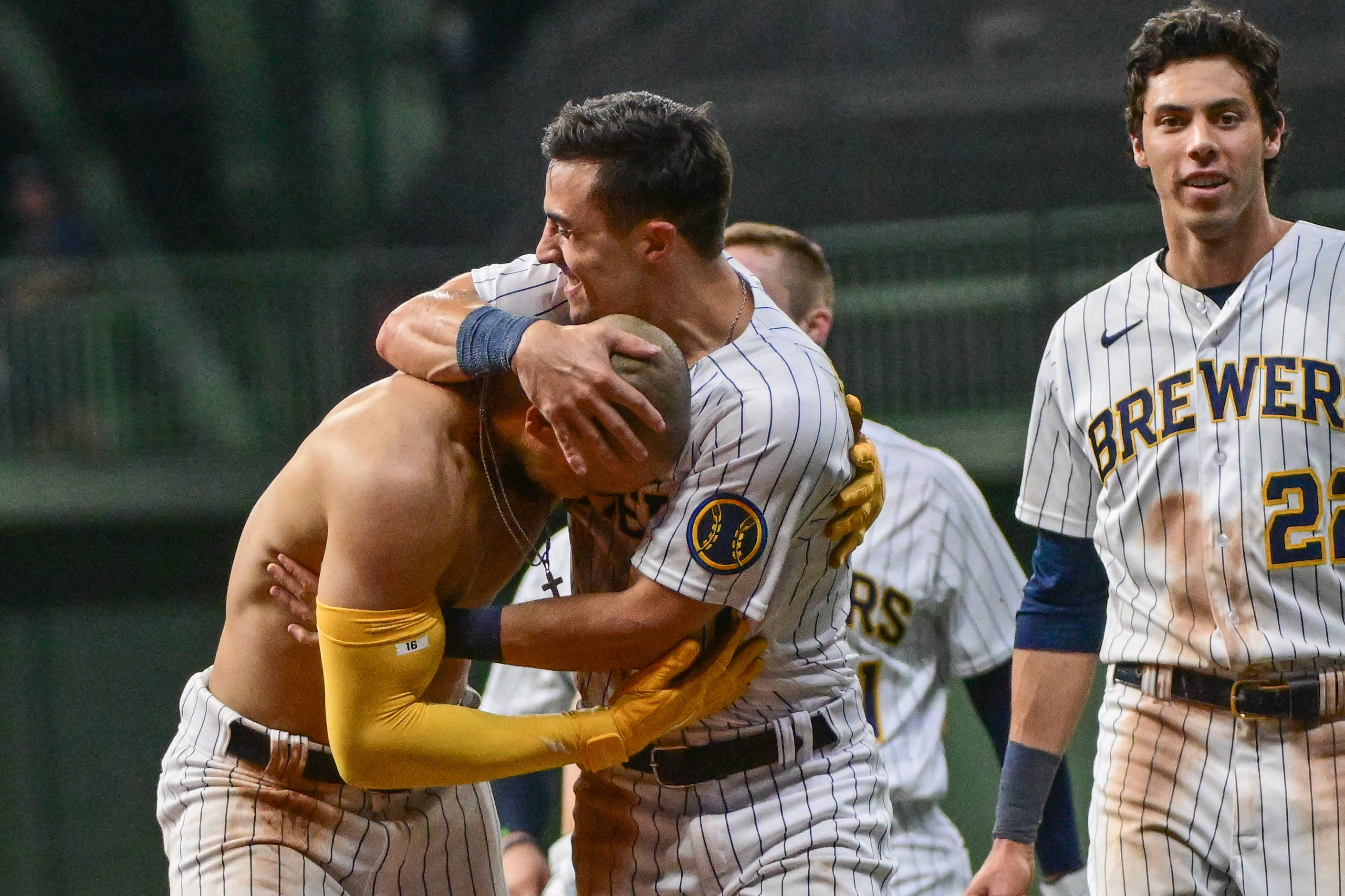 Brewers catch Pirates in 9th, beat them in 10th