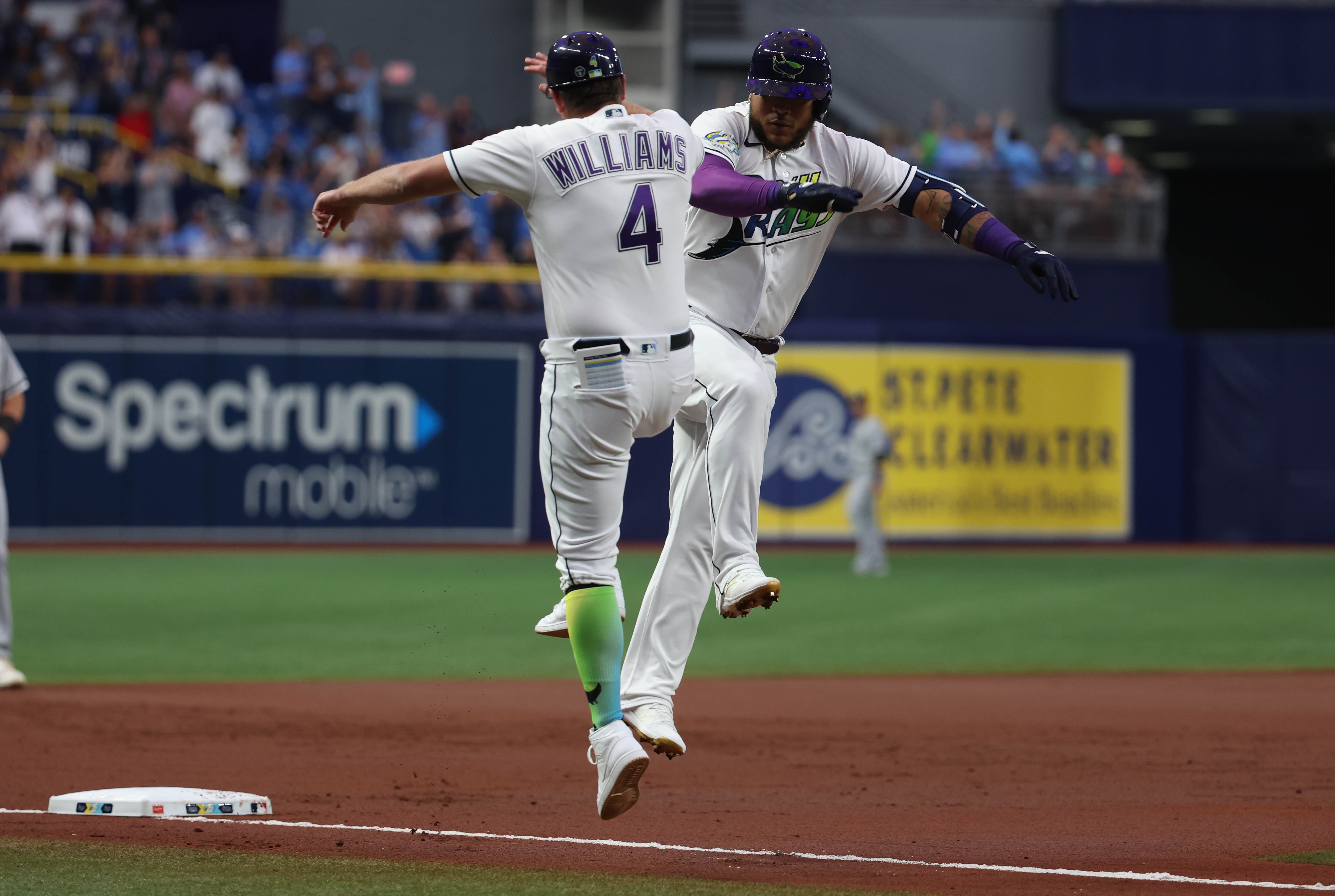 Brandon Lowe's Walk-off HR Lifts Rays Over White Sox | Reuters