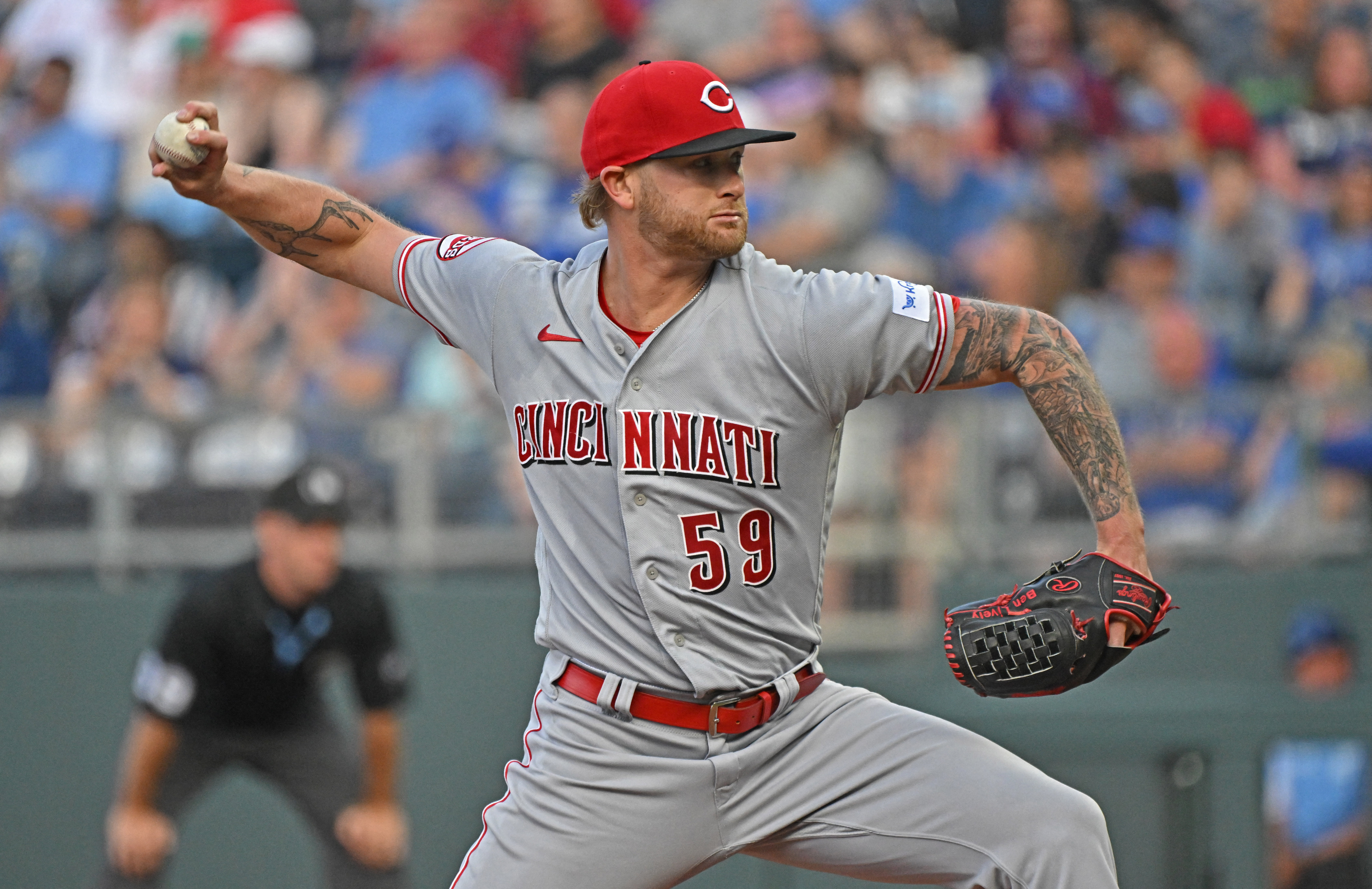 Cincinnati Reds blast four homers off Royals, leave Kansas City