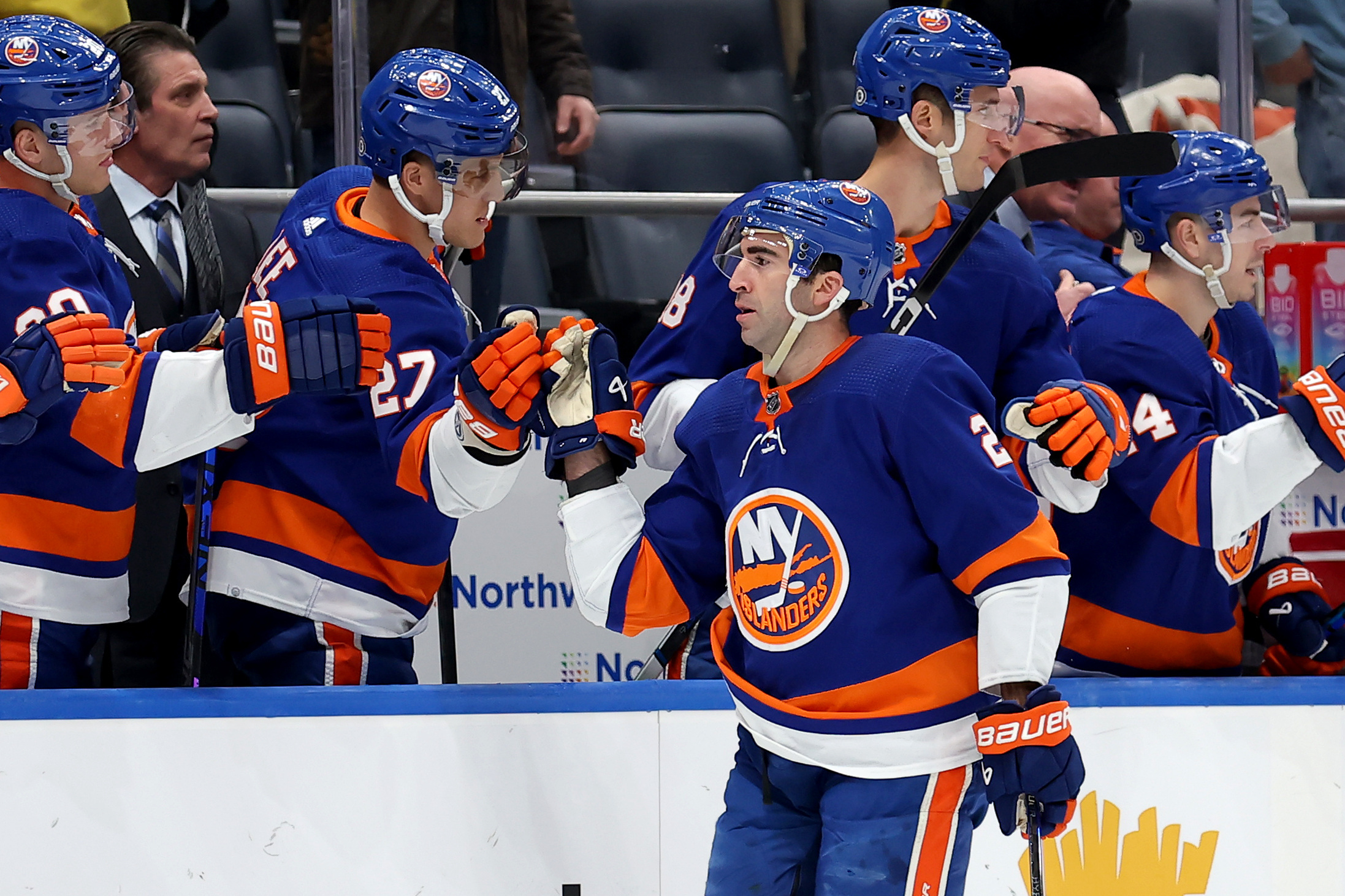 Islanders complete comeback, beat Leafs in OT | Reuters