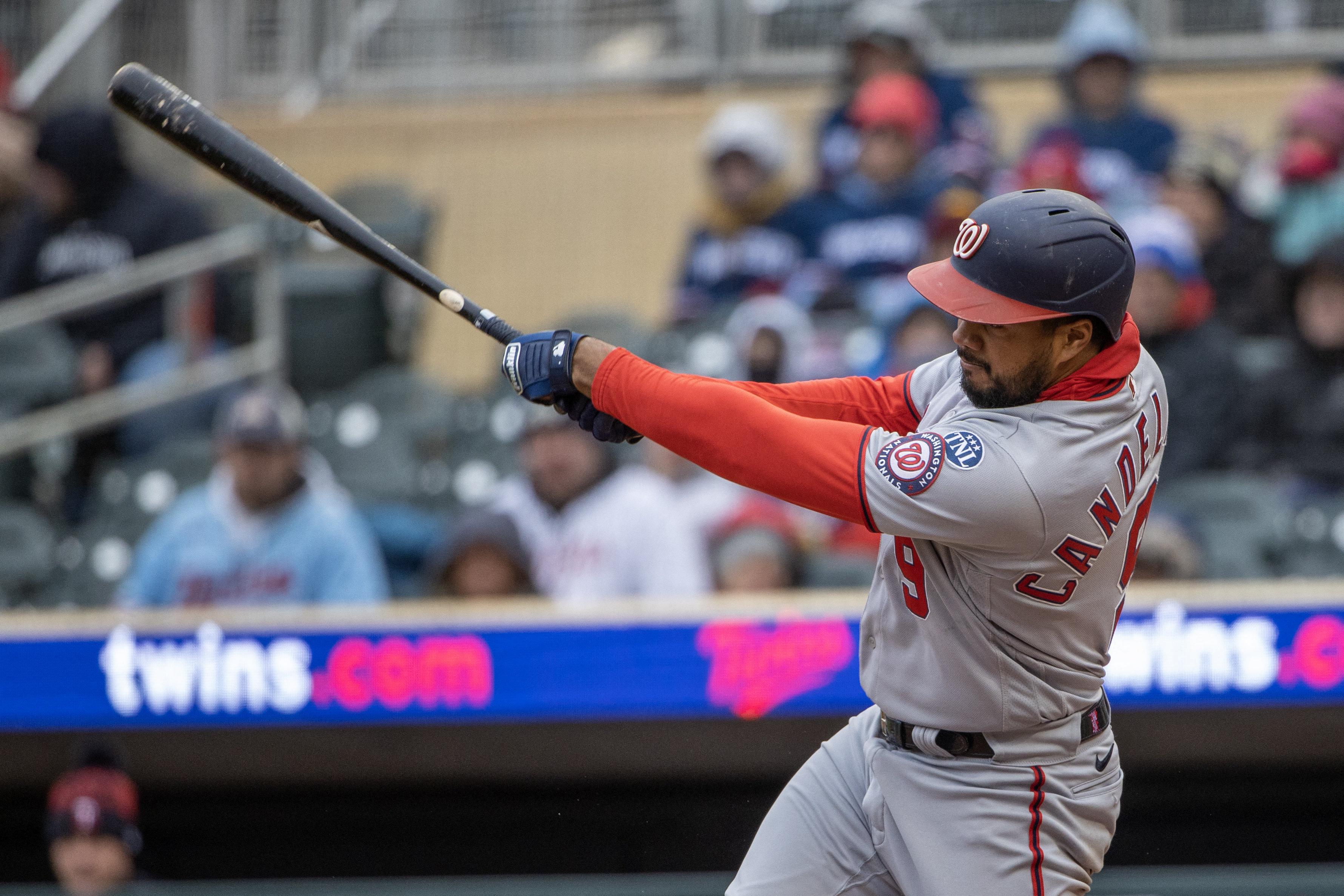 Nationals strike early, pull away to rout Twins