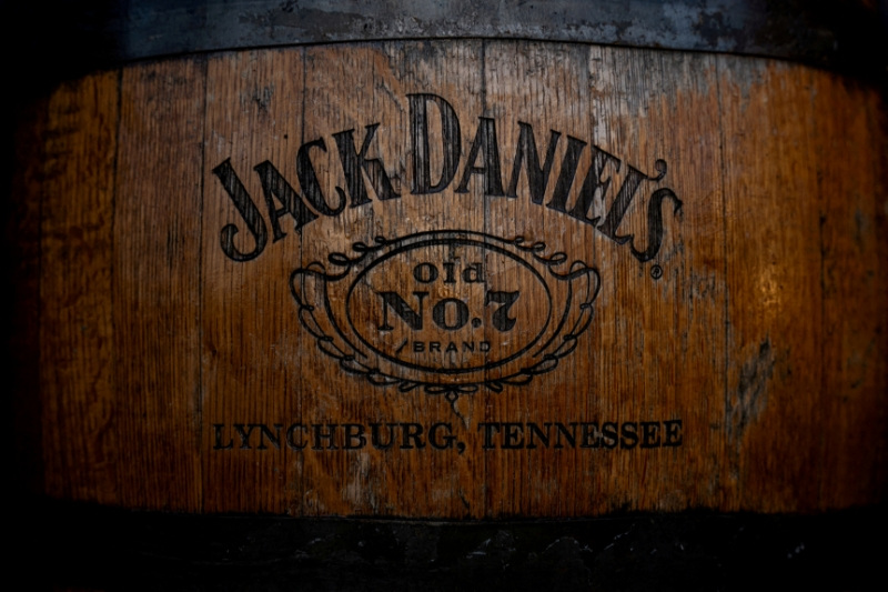 Jack Daniel's アンティーク樽 仏蒸留酒ペルノと「ジャックダニエル」の米社、統合交渉打ち切り