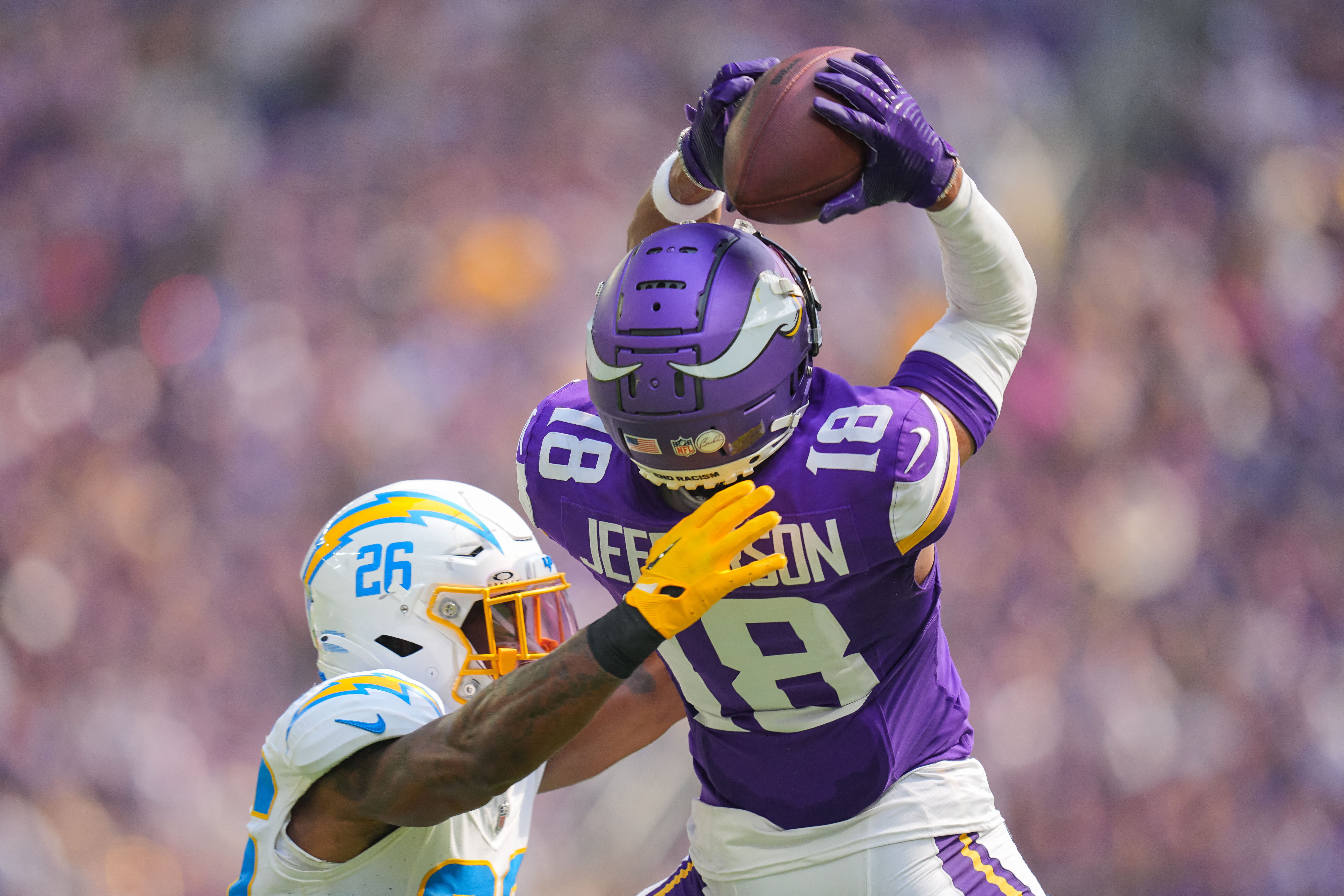 Chargers' Kenneth Murray picks off Kirk Cousins in the end zone to