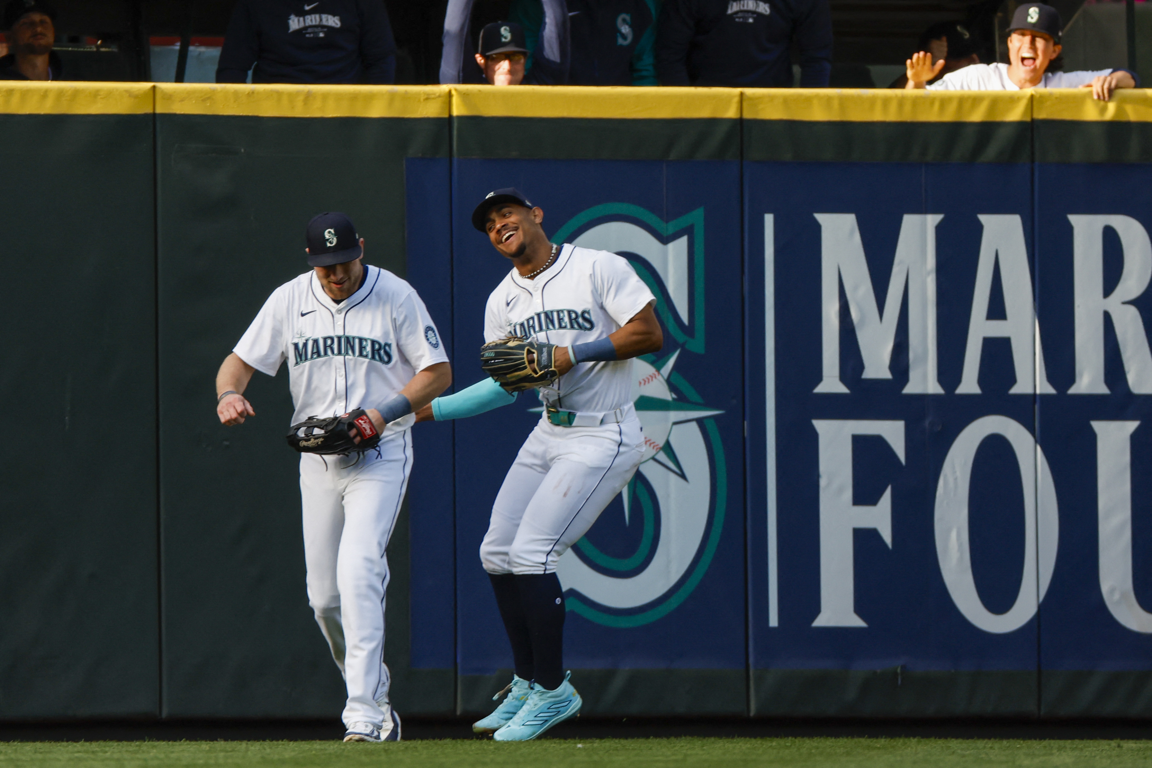 Mariners rally for another win over Astros | Reuters