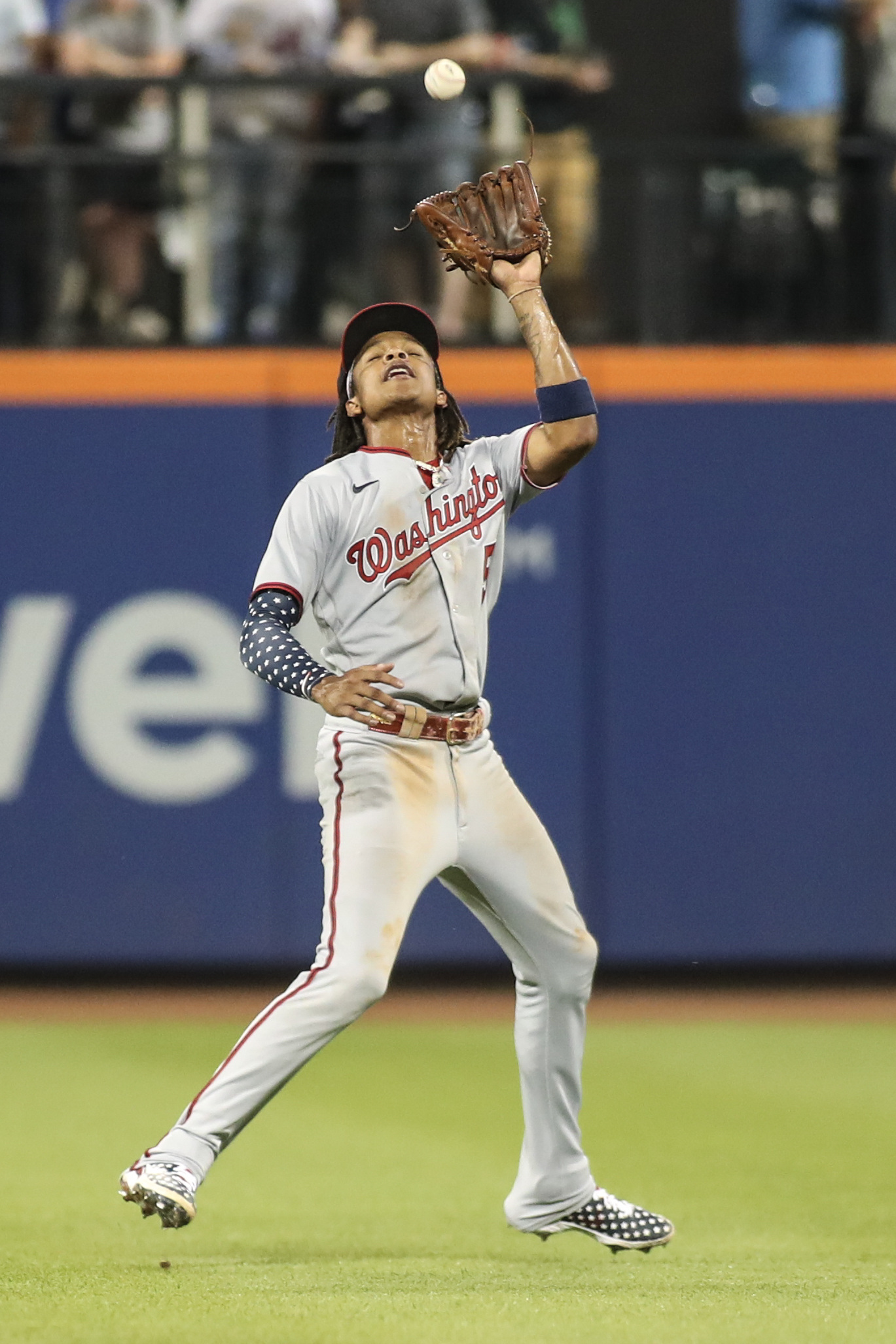 After rain delay, Mets eke out win over Nationals